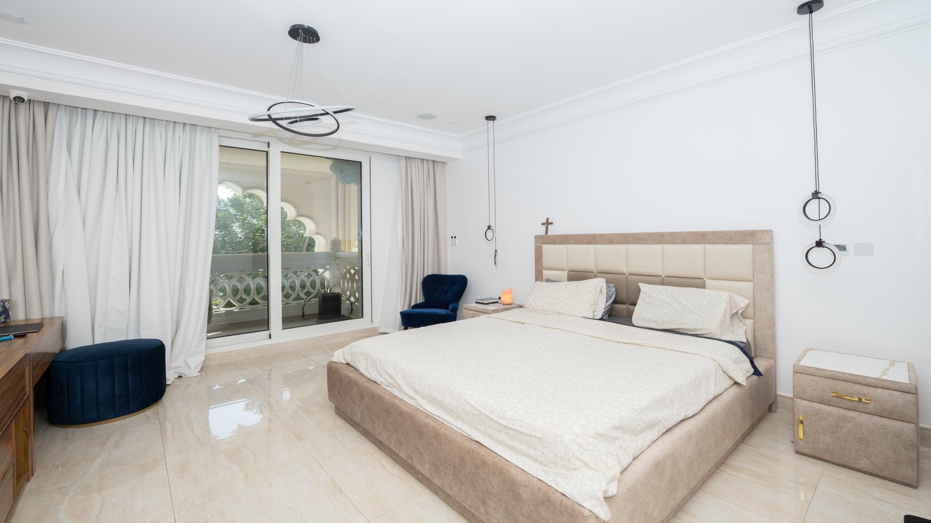 Luxurious bedroom interior in sea view apartment, Maurya Residences, Palm Jumeirah for sale