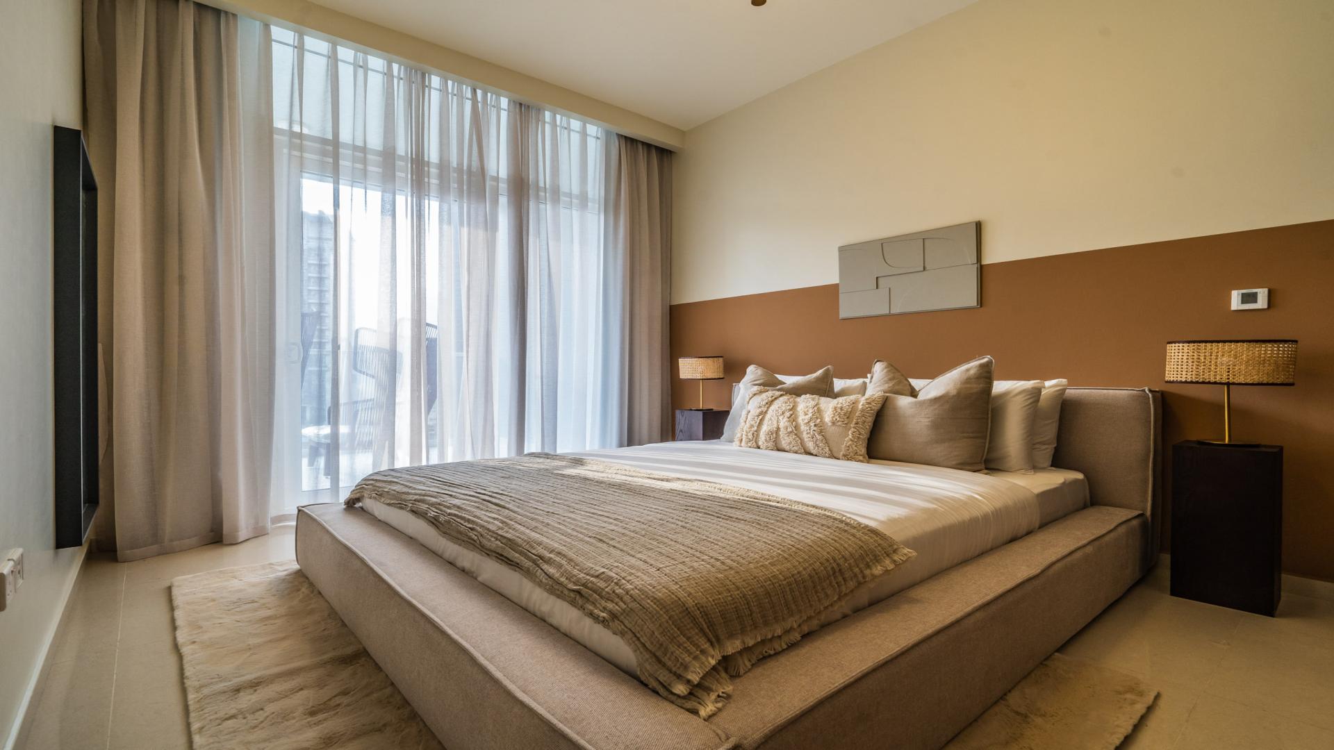 Modern kitchen and dining area in Reva Residences 2-bedroom apartment, Business Bay