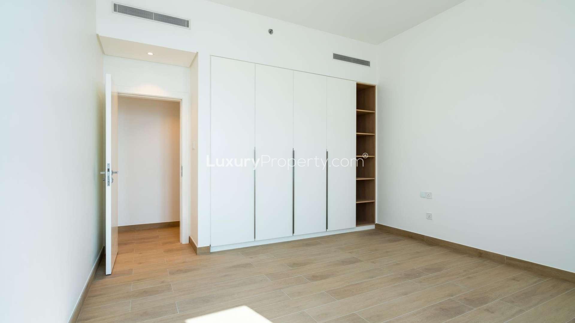 La Mer Jumeirah apartment exterior with lush landscaping and modern architecture