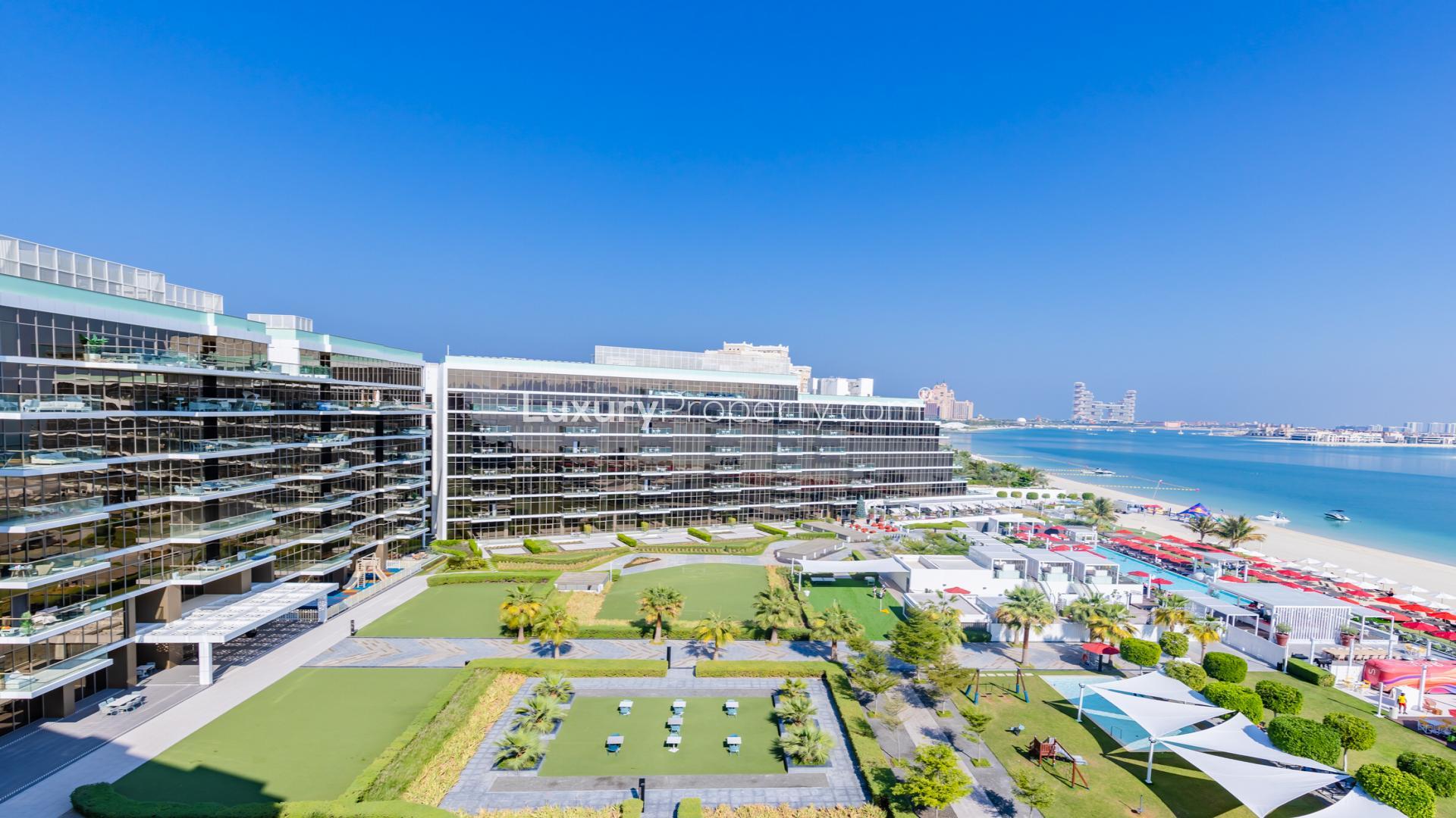 Fully furnished Palm Jumeirah apartment with sea and Atlantis views from high-floor living room