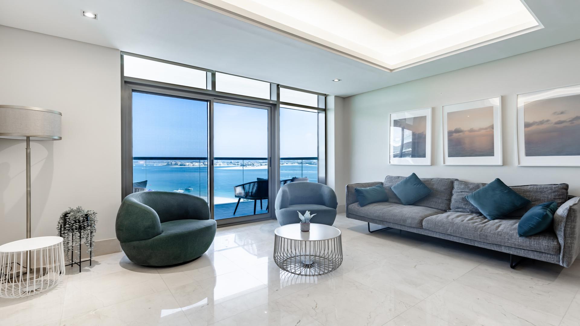 High-floor apartment view of sea and Atlantis, Palm Jumeirah, The Crescent, Dubai