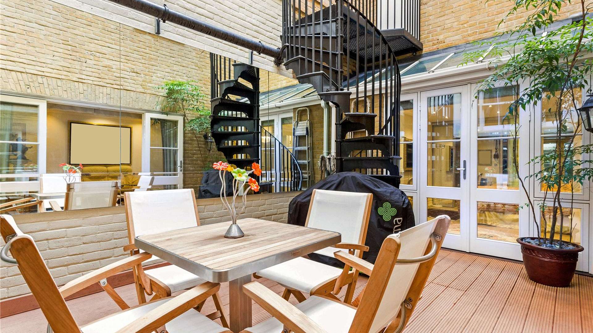Living room with cozy seating and large windows in Belgravia apartment, Lowndes Square