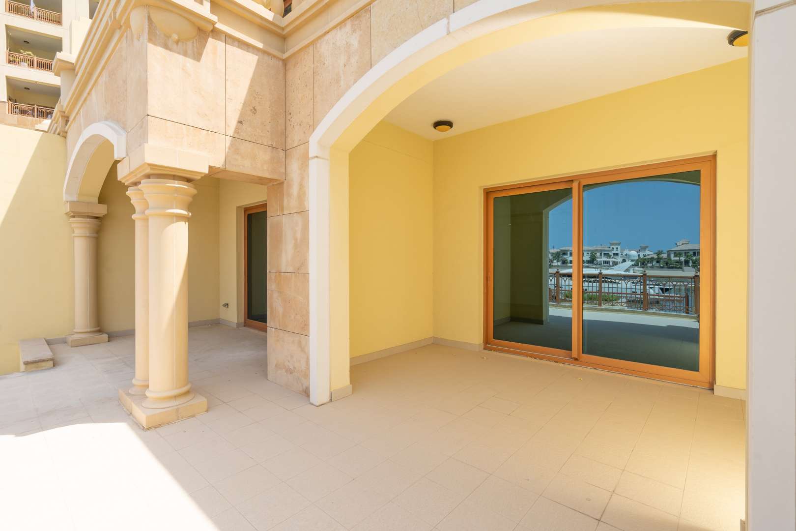 Sunny terrace of townhouse overlooking Palm Marina, Palm Jumeirah, for sale