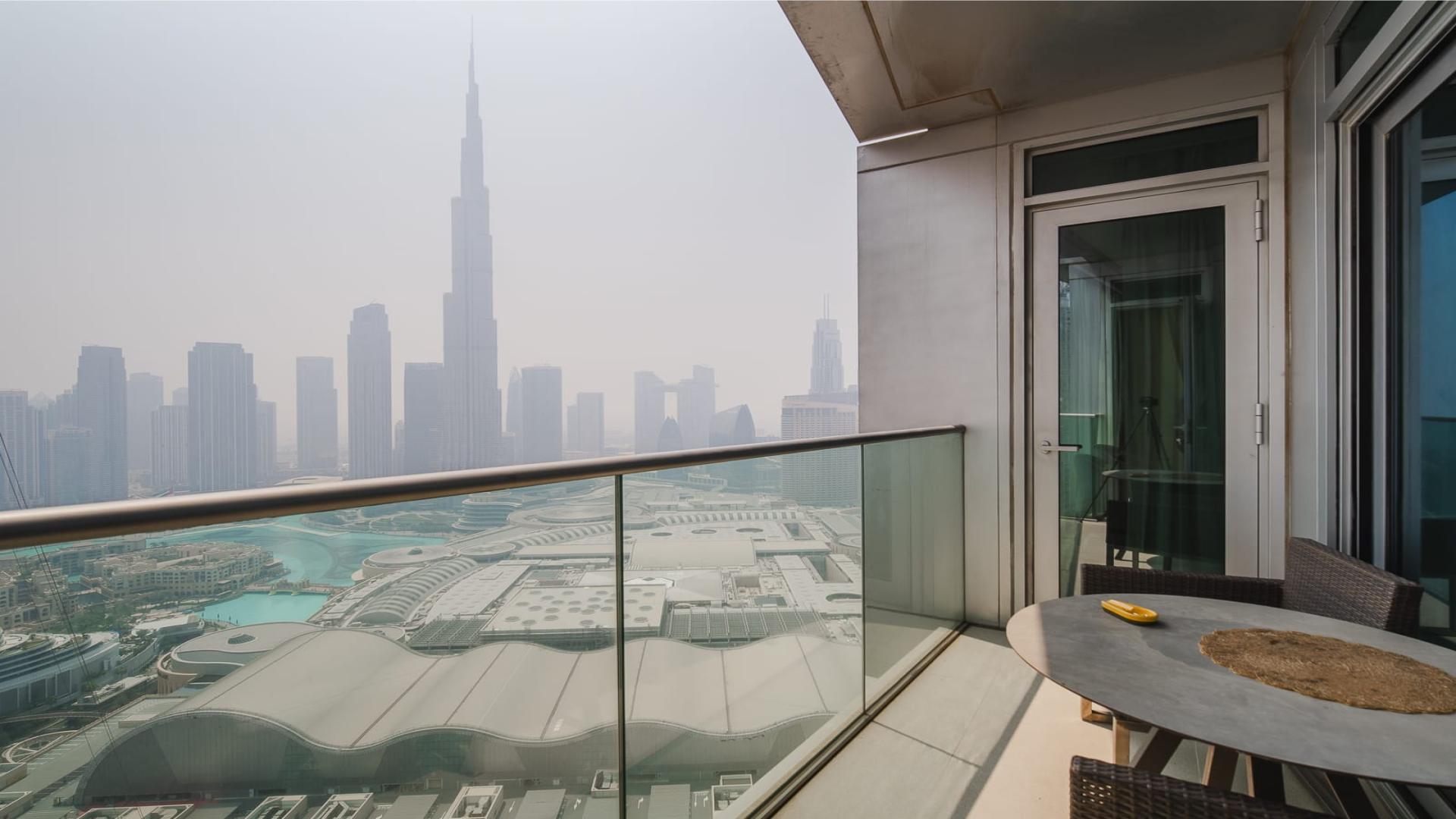 Modern living and dining area in Fountain Views Tower 1, Downtown Dubai apartment