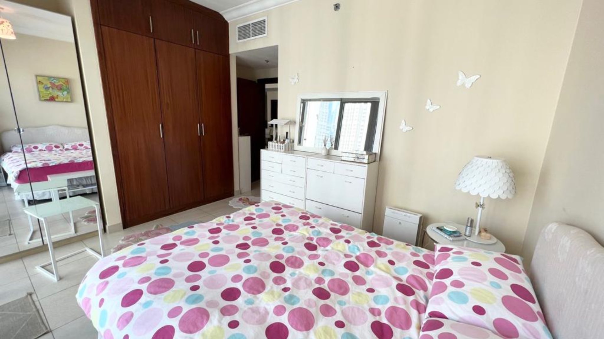 Outdoor pool area of spacious 2-bed apartment for sale, Downtown Dubai, Mohammad Bin Rashid Boulevard