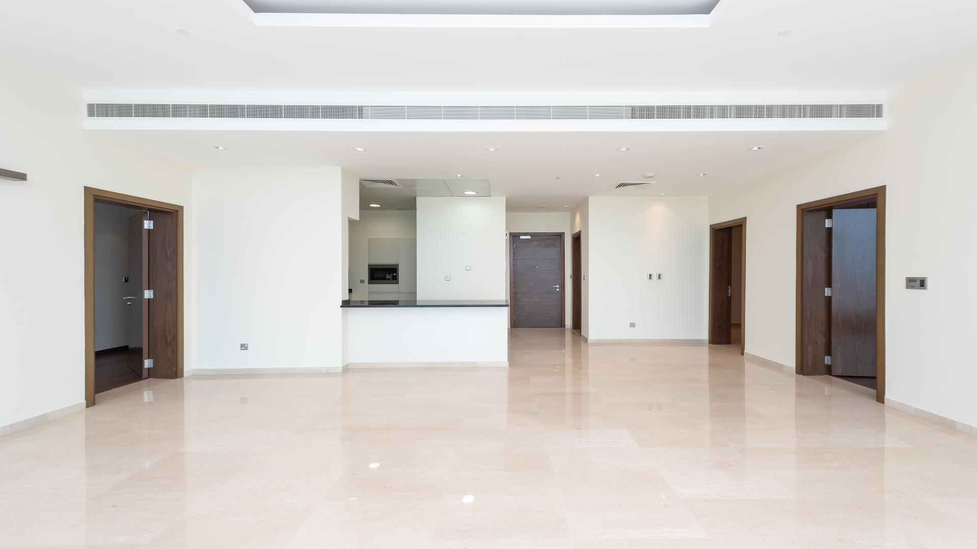 High floor apartment with sea view, modern kitchen, and large windows in Palm Jumeirah