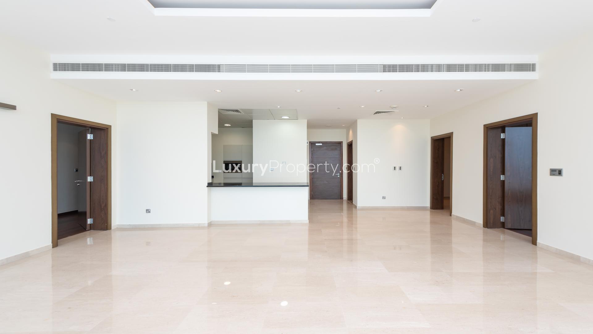 "Stunning skyline and sea view from luxury Palm Jumeirah apartment in Oceana community.",N/A,Balcony view from luxury Palm Jumeirah apartment for sale, showcasing skyline and sea views