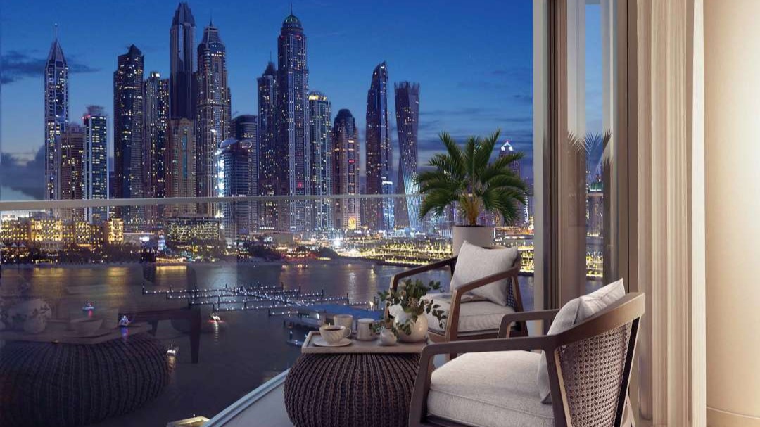 Beachfront luxury apartment at Emaar Beachfront, Dubai Harbour, with scenic views and beach access