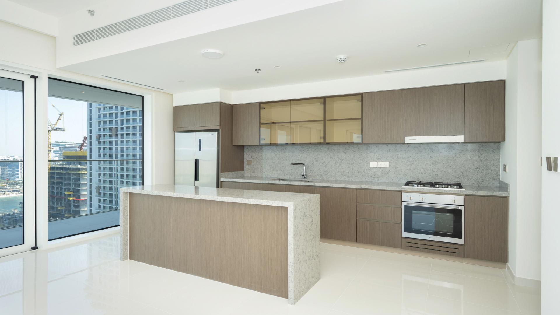 Modern kitchen with waterfront view in Grand Bleu Tower 1, Emaar Beachfront, Dubai Harbour