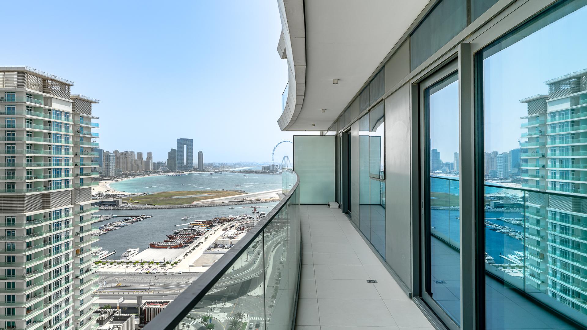 Vacant modern kitchen in 2-bedroom apartment, Emaar Beachfront, Dubai Harbour, for sale