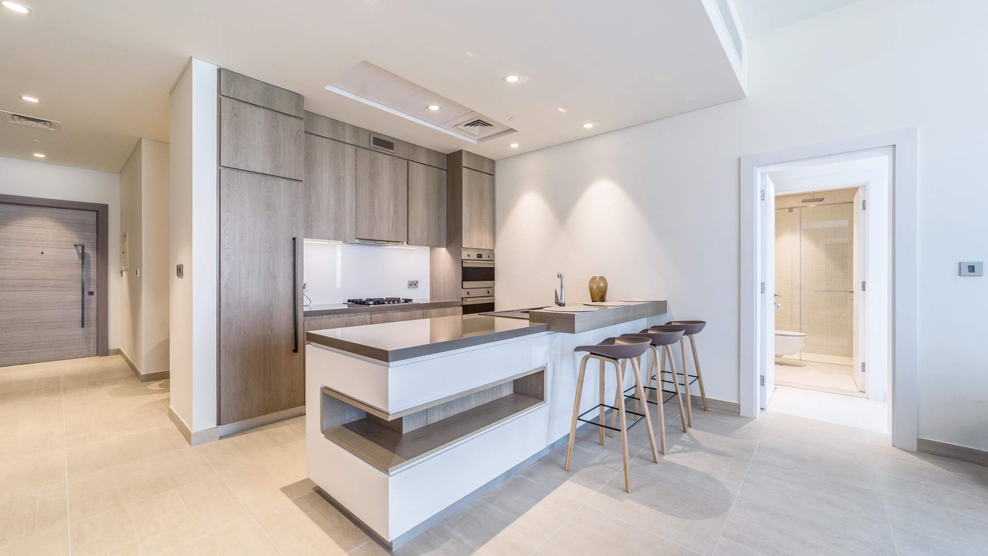 Luxurious pool view at Serenia Residences, Palm Jumeirah apartment for sale