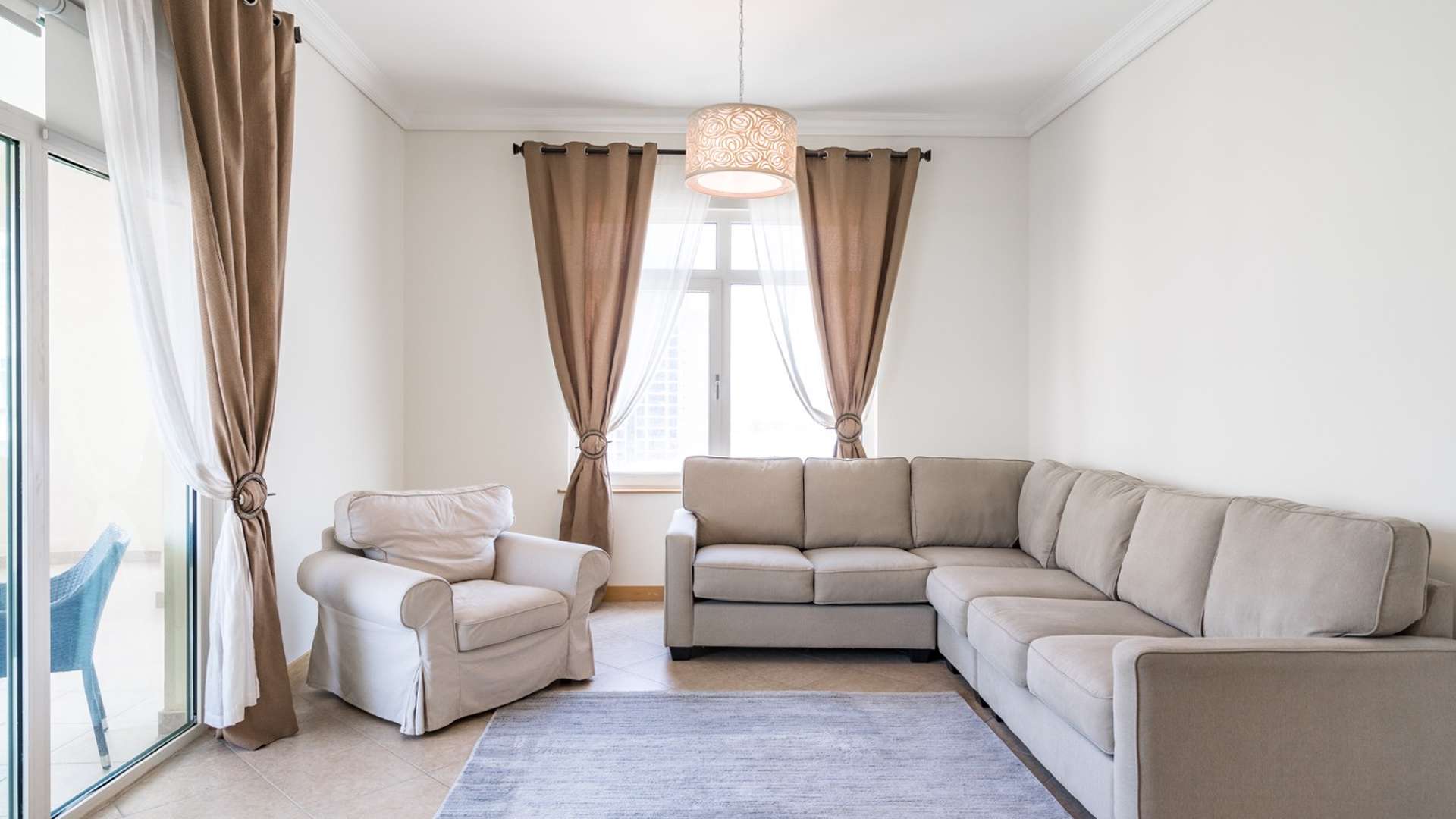 Spacious living area in Al Sarood Shoreline, Palm Jumeirah apartment for sale, type F layout