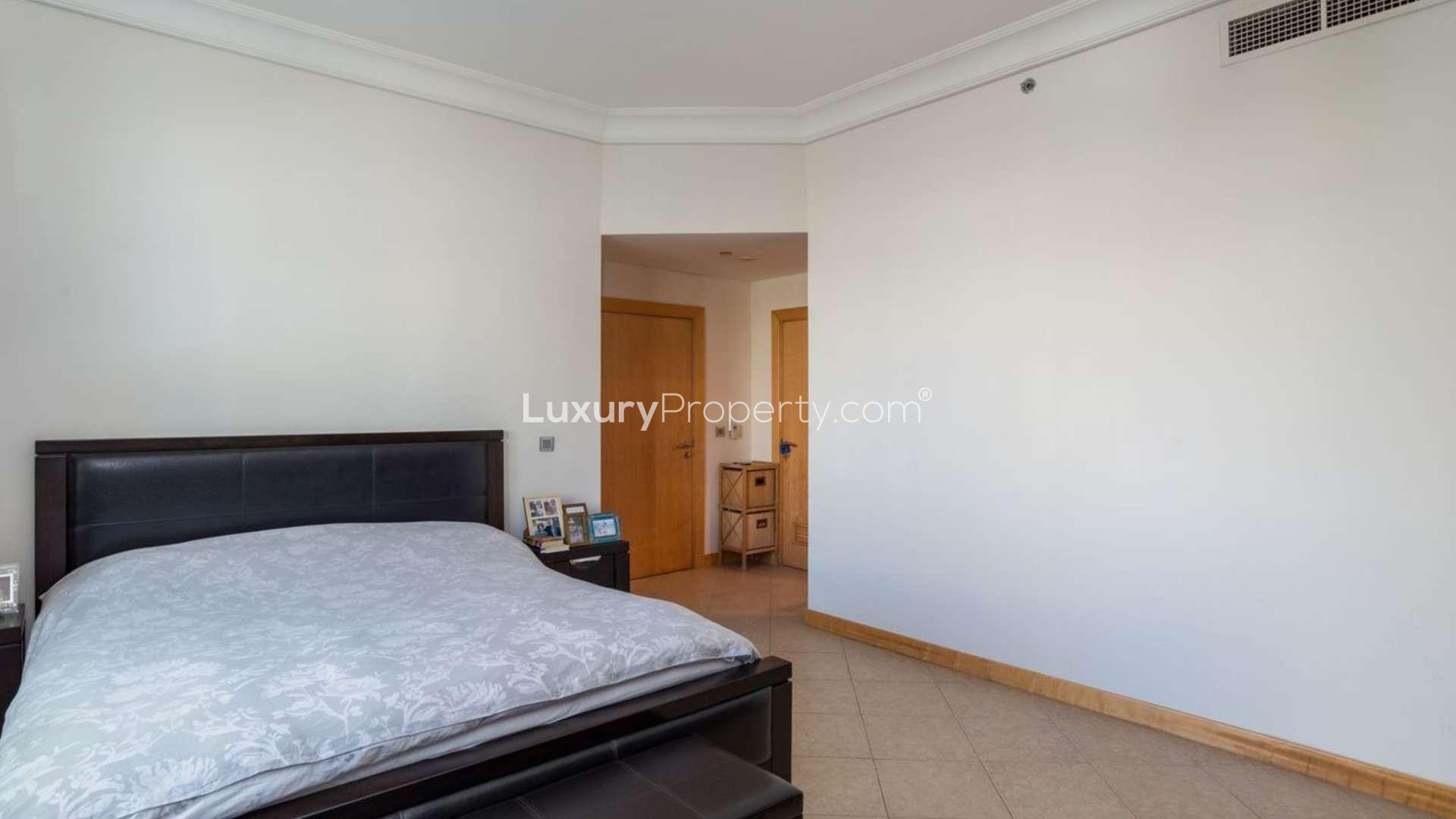 Bedroom interior in E-Type apartment, Shoreline Apartments, Palm Jumeirah for sale