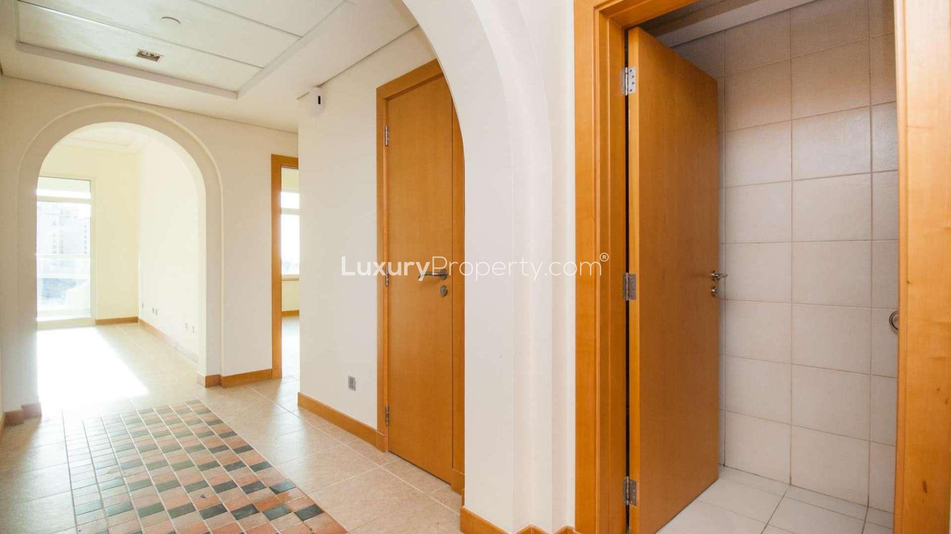 High floor Shoreline Apartment maid's room with built-in shelves, Palm Jumeirah