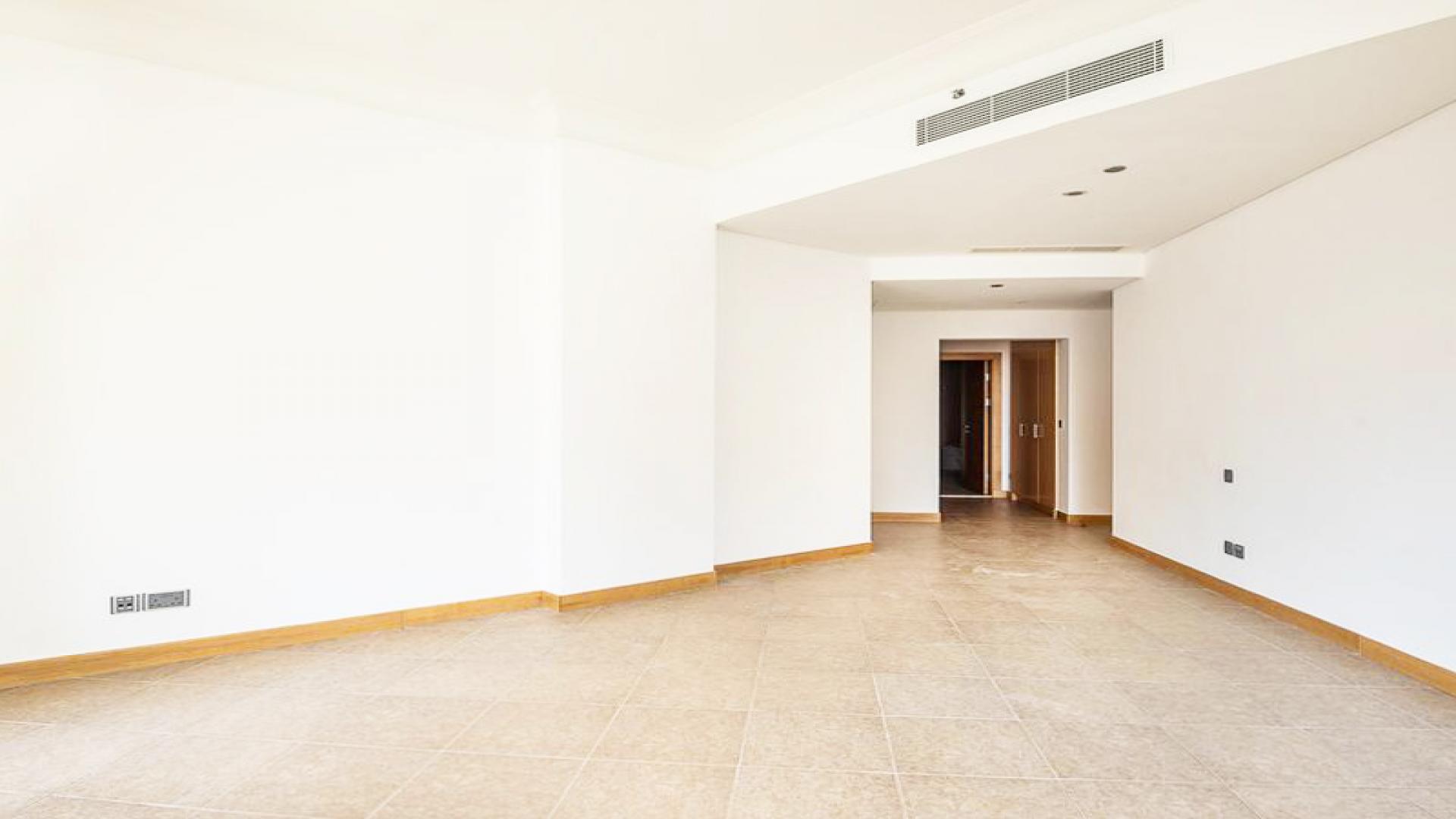 Spacious living room in Shoreline Apartments, Palm Jumeirah for sale, bright natural light
