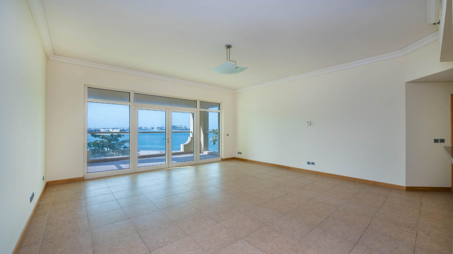 Mid-Floor Apartment Sea View at Shoreline, Palm Jumeirah, Dubai - For Sale