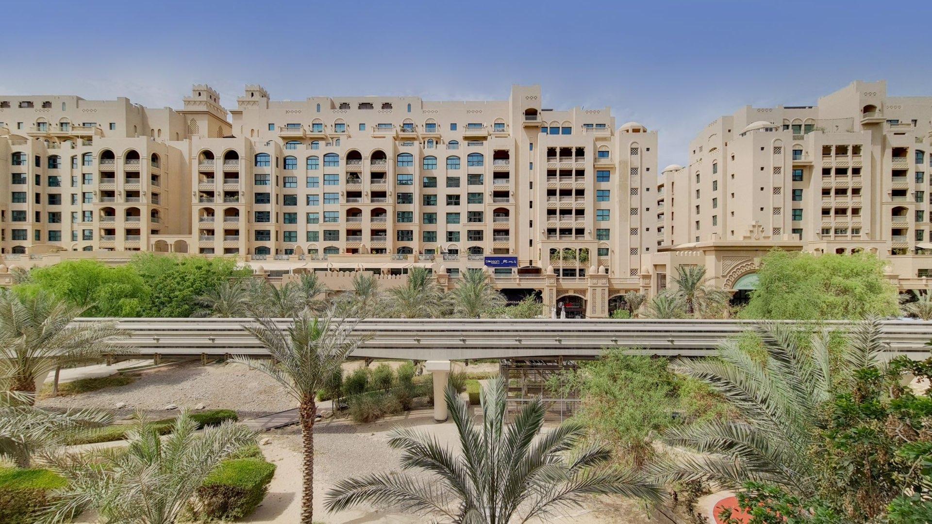 Exterior view of Shoreline Apartments, Palm Jumeirah, Dubai, showcasing lush landscaping