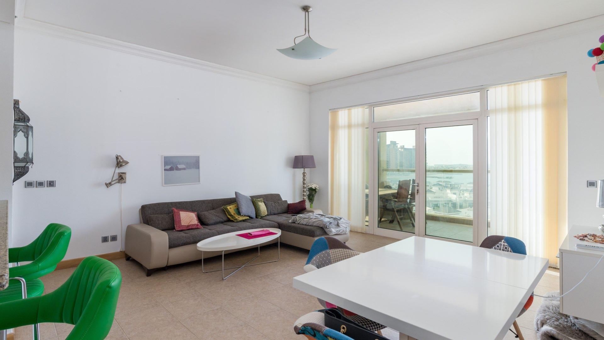 Apartment view of Palm Jumeirah shoreline with sea and skyline in the background