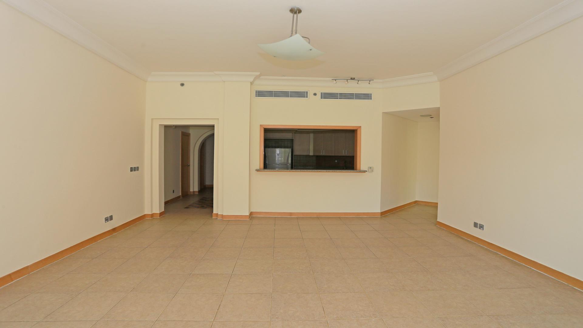 Luxurious Shoreline Apartments in Palm Jumeirah, view of lush greenery and architecture