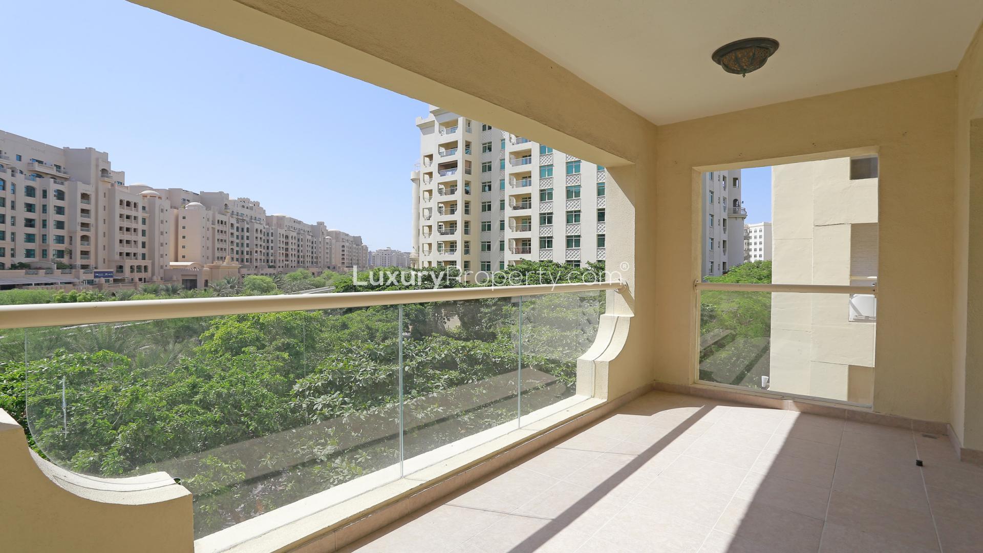 Spacious living area in 2-bedroom apartment, Shoreline, Palm Jumeirah, for sale