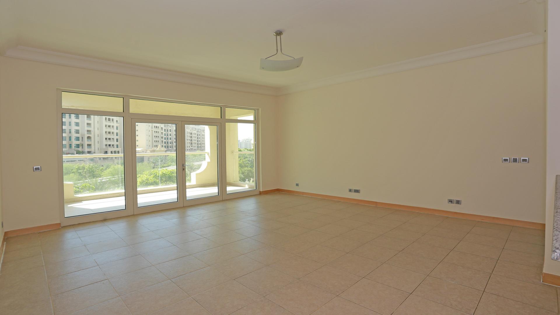 Spacious living area in 2-bedroom apartment, Shoreline, Palm Jumeirah, for sale