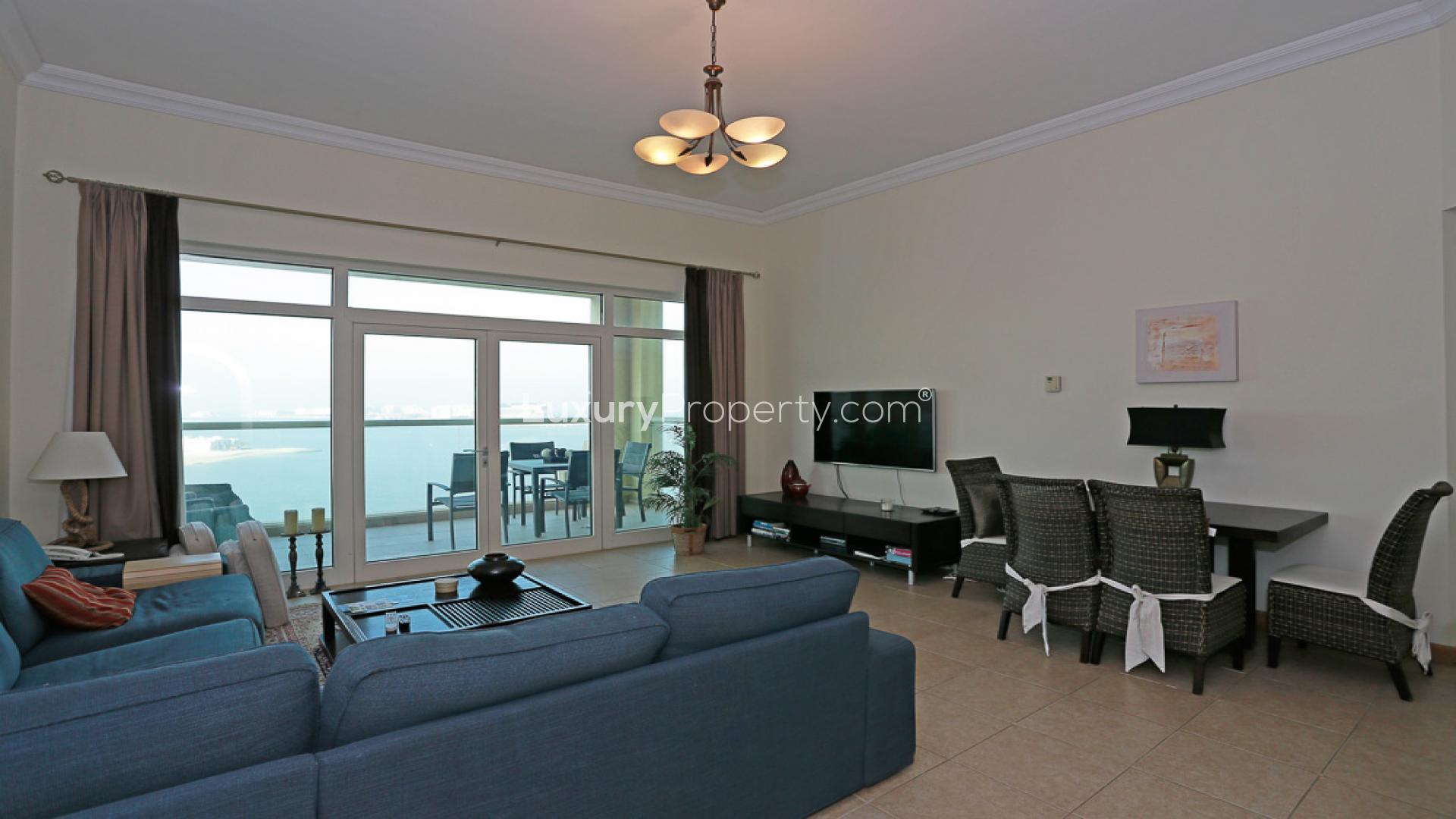 Living room with sea view in Palm Jumeirah Shoreline Apartment for sale