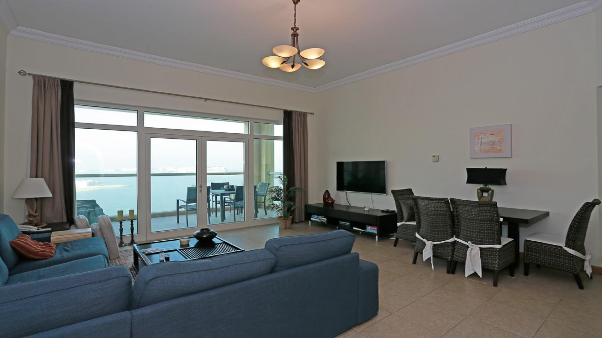 Living room with sea view in Palm Jumeirah Shoreline Apartment for sale
