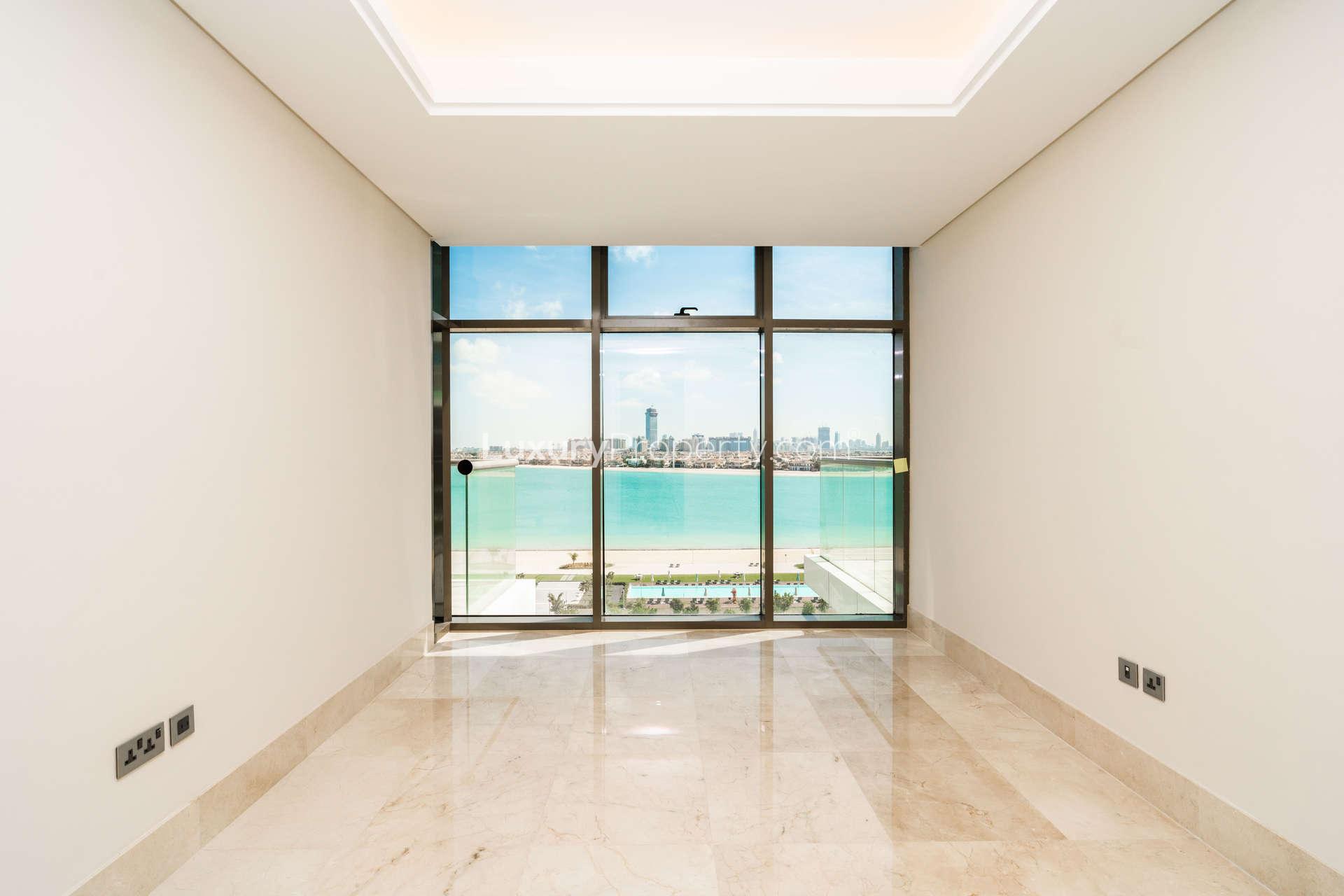 High-floor apartment with panoramic sea views in Palm Jumeirah, The Crescent