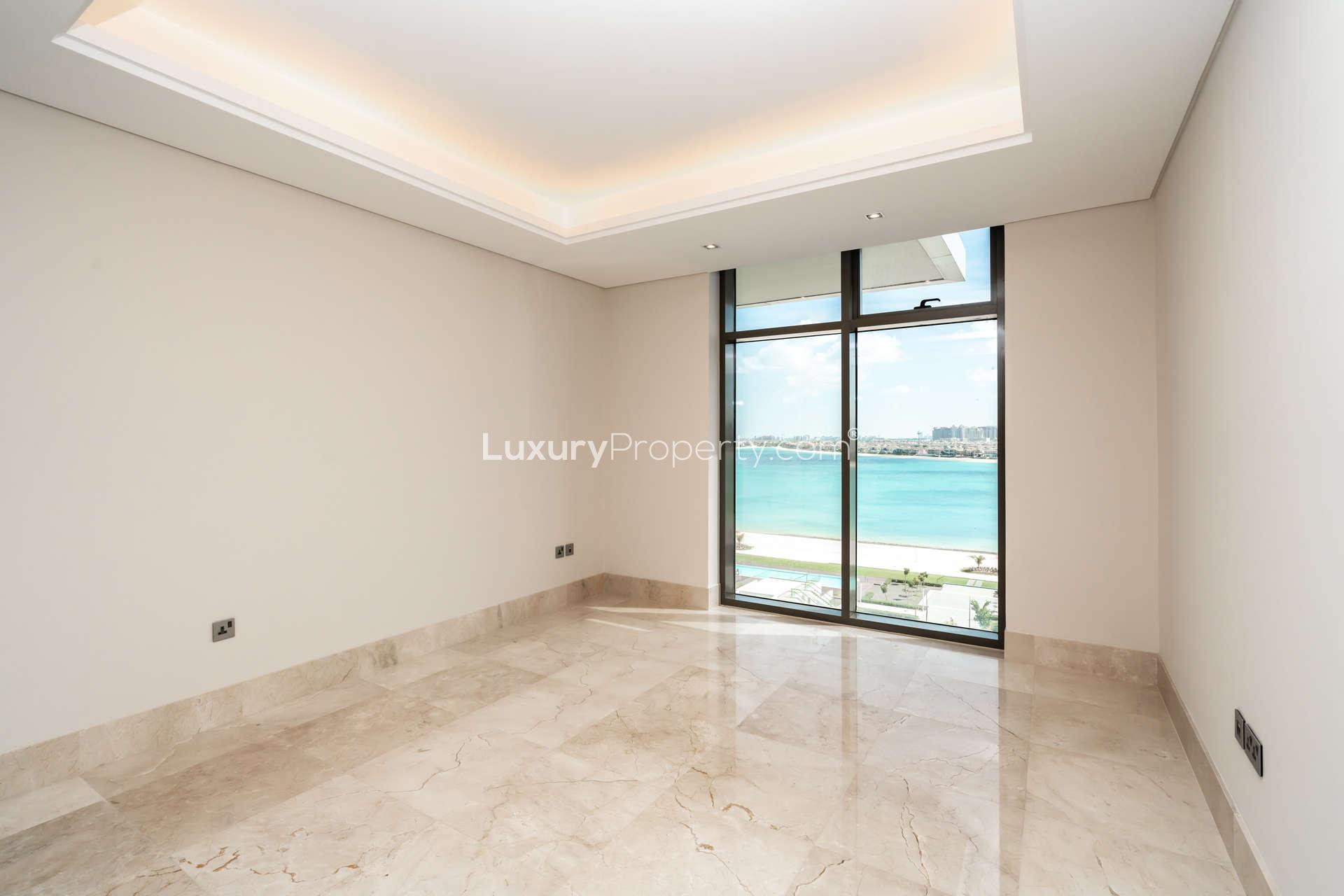 Breathtaking high-floor apartment with panoramic views on Palm Jumeirah, The Crescent. For sale