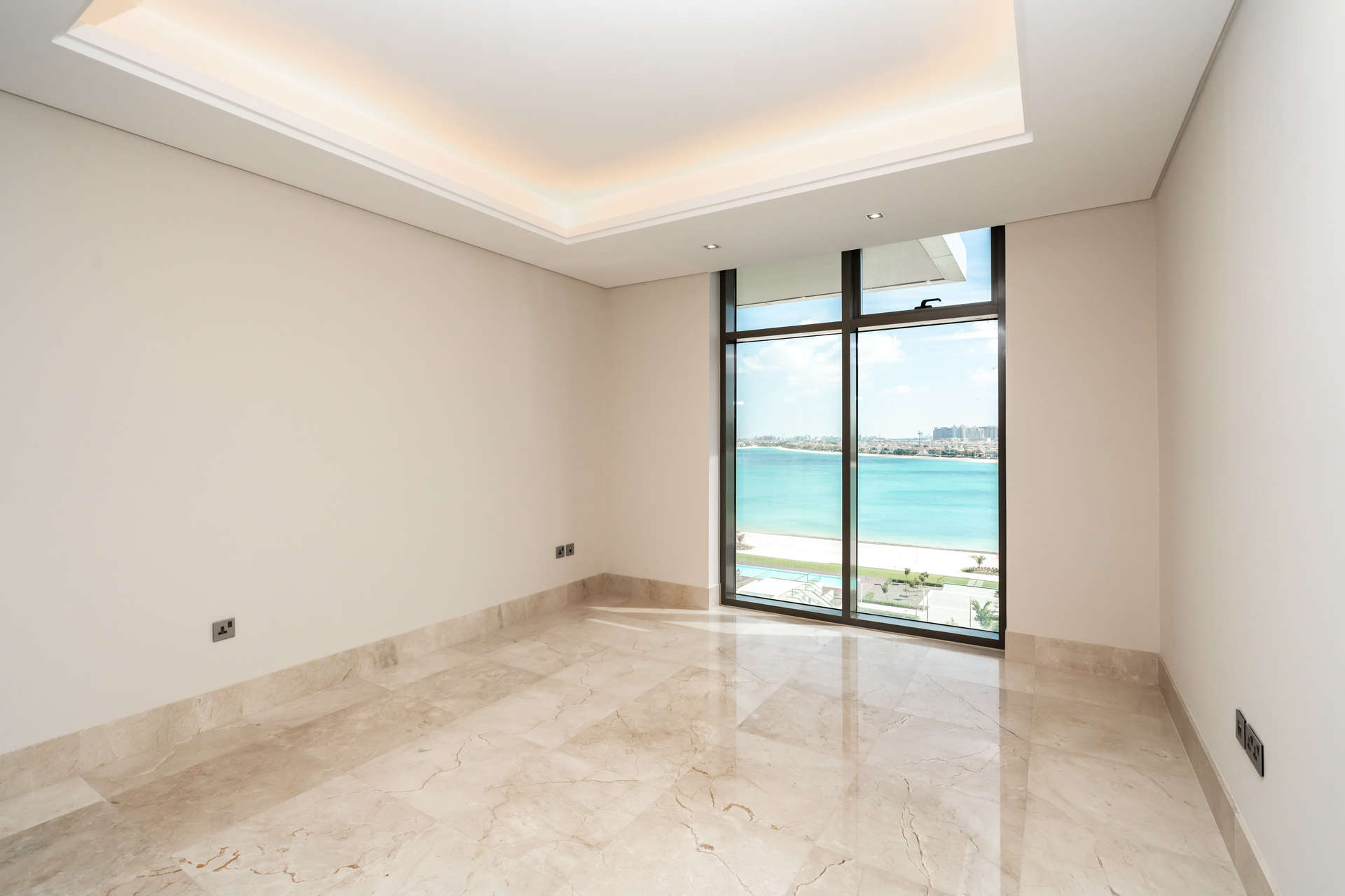 Breathtaking high-floor apartment with panoramic views on Palm Jumeirah, The Crescent. For sale