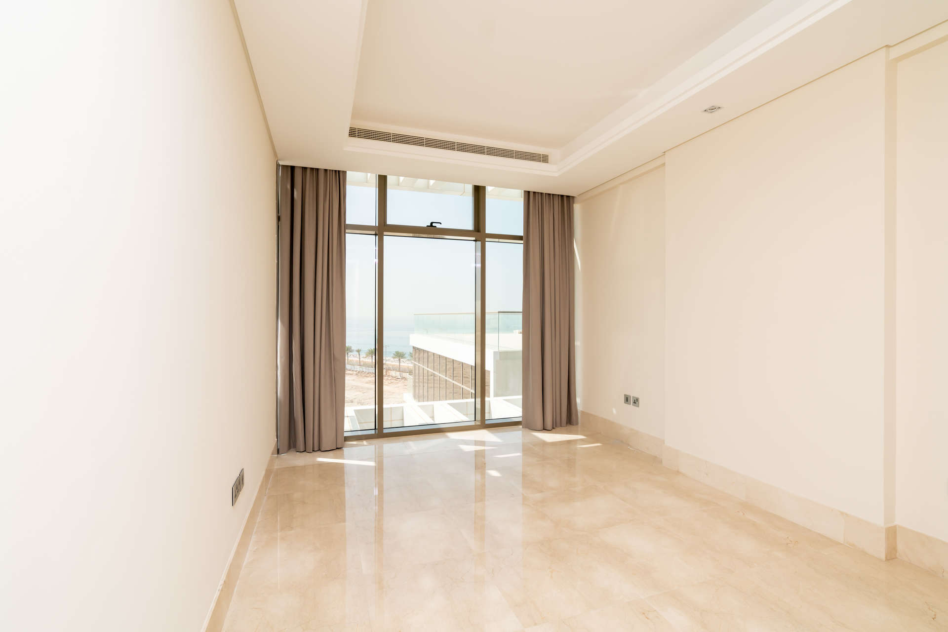 Modern kitchen in premium 2-bedroom waterfront apartment, The 8, Palm Jumeirah for sale