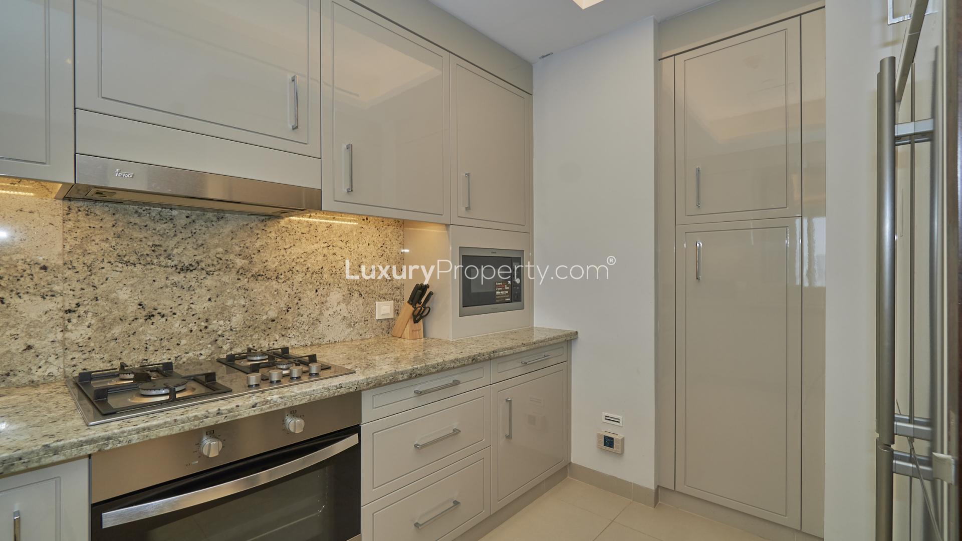 Modern kitchen in 2-bedroom apartment, Address Sky Views, Downtown Dubai, granite countertops, built-in appliances