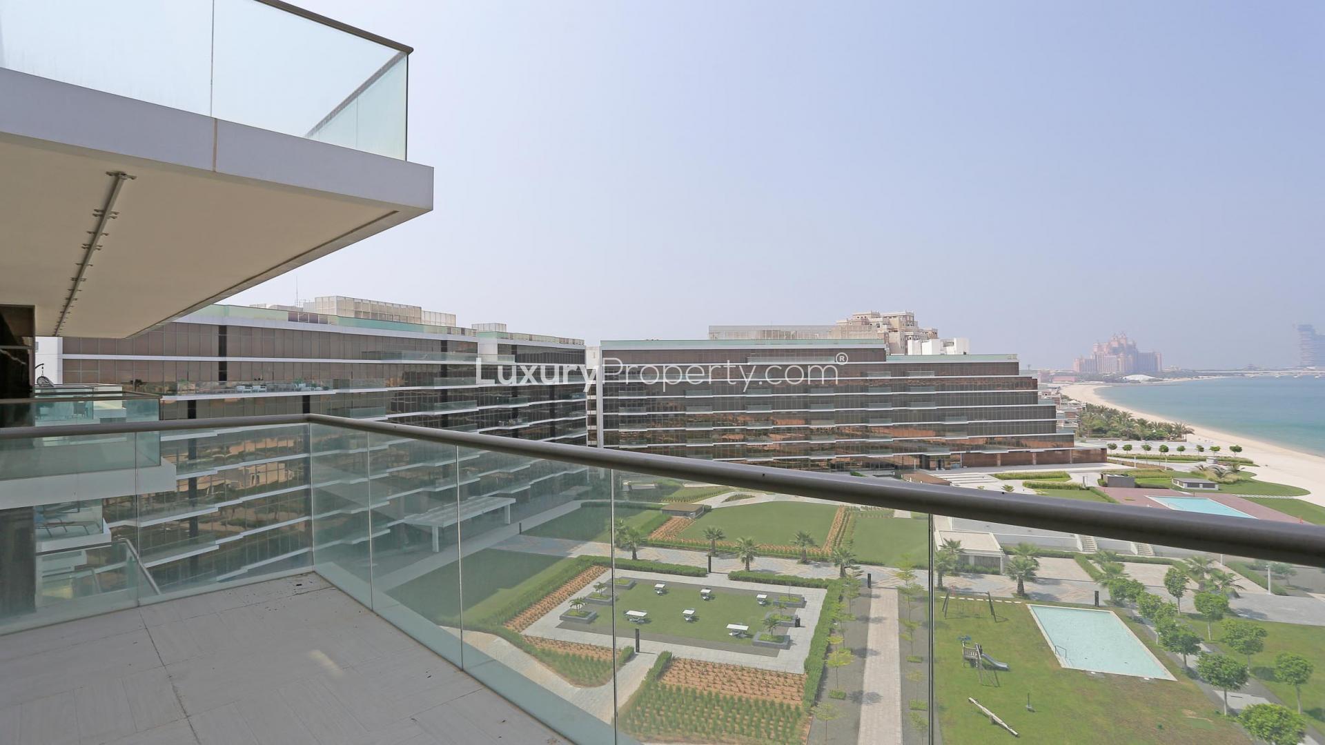 "Spacious Palm Jumeirah apartment with stunning sea and skyline views from living room.","Stylish Palm Jumeirah apartment balcony with sea and skyline view for sale.","Balcony view of sea and skyline from Palm Jumeirah apartment for sale, LP13737.",Stylish Palm Jumeirah apartment with sea and skyline view, large windows, and tiled floor