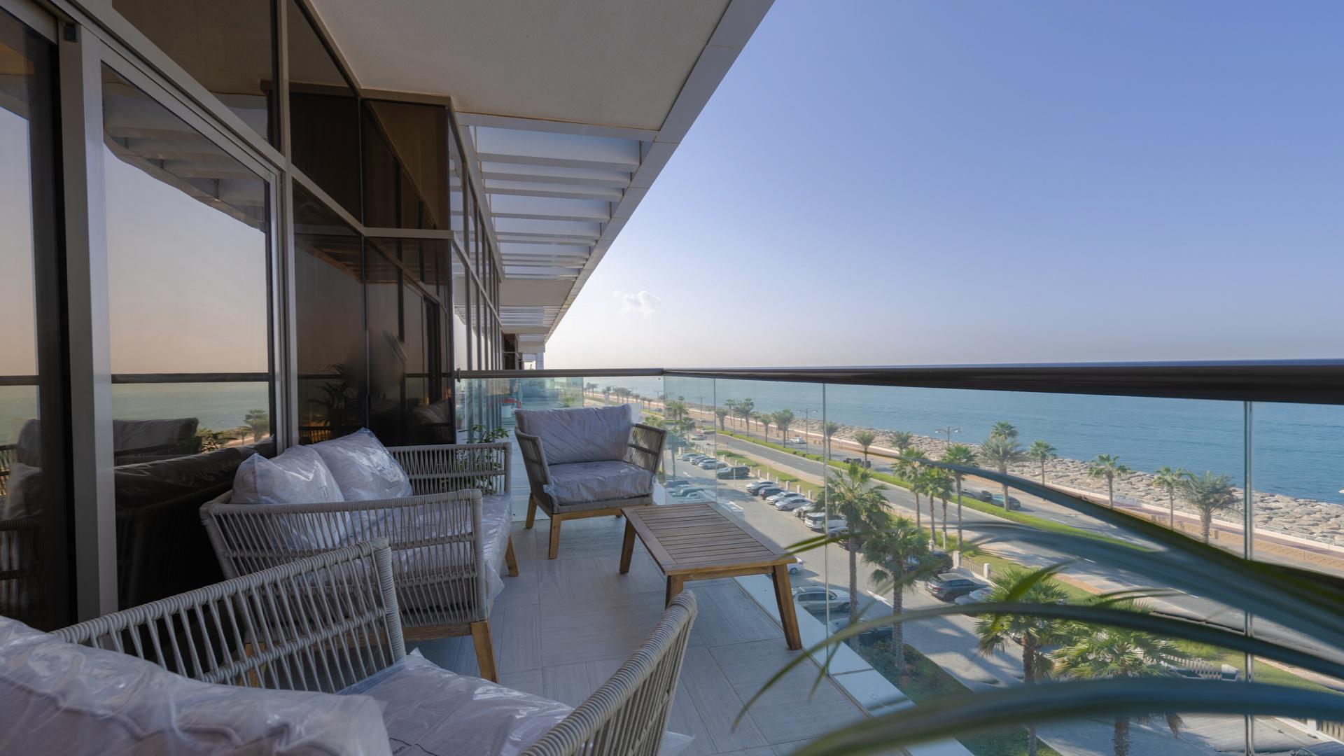 Palm Jumeirah apartment with full sea view, The Crescent community, LP13993 for sale