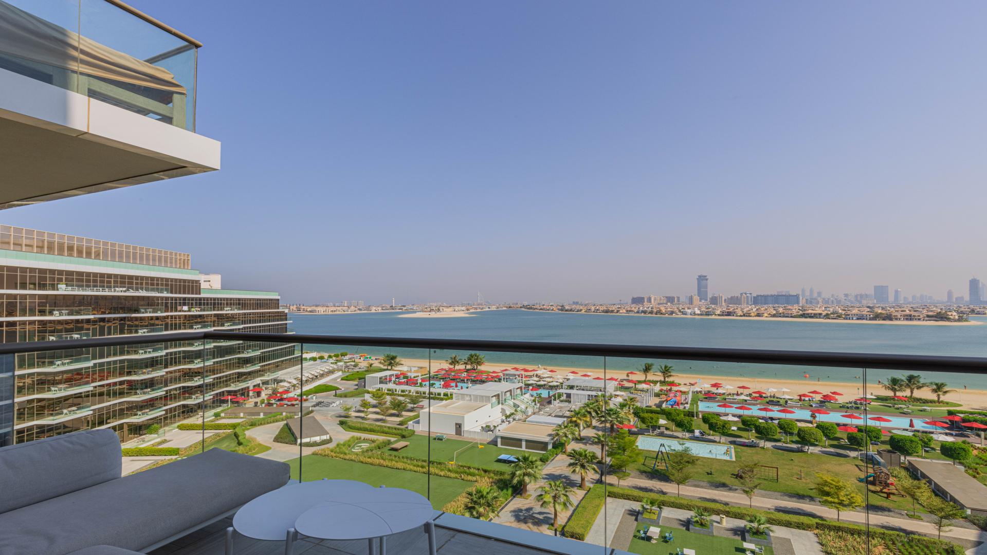 Modern kitchen in luxury beachfront apartment, Palm Jumeirah, with sleek design and high-end appliances