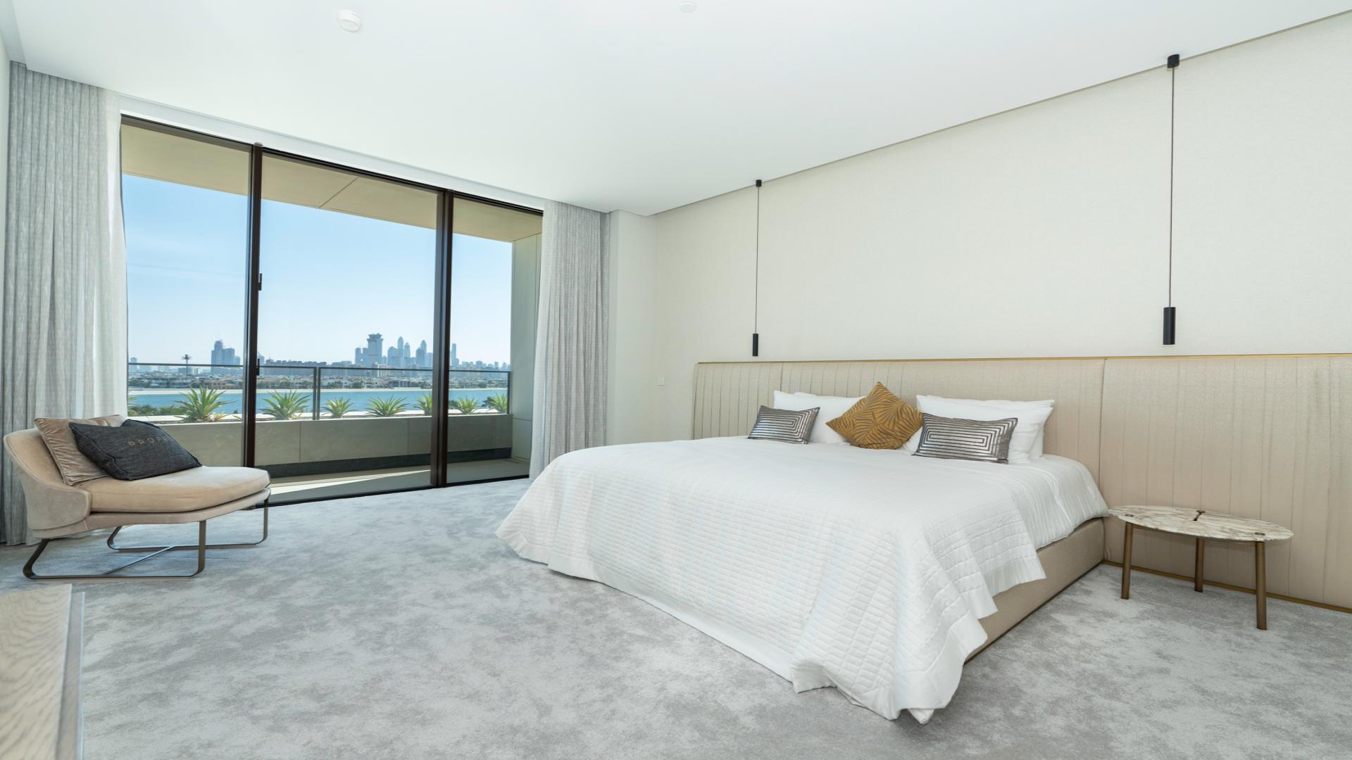 "Stunning view from Atlantis The Royal Residences, overlooking Palm Jumeirah and Dubai skyline.",Luxurious bedroom with sea view in Atlantis The Royal Residences, Palm Jumeirah, Dubai