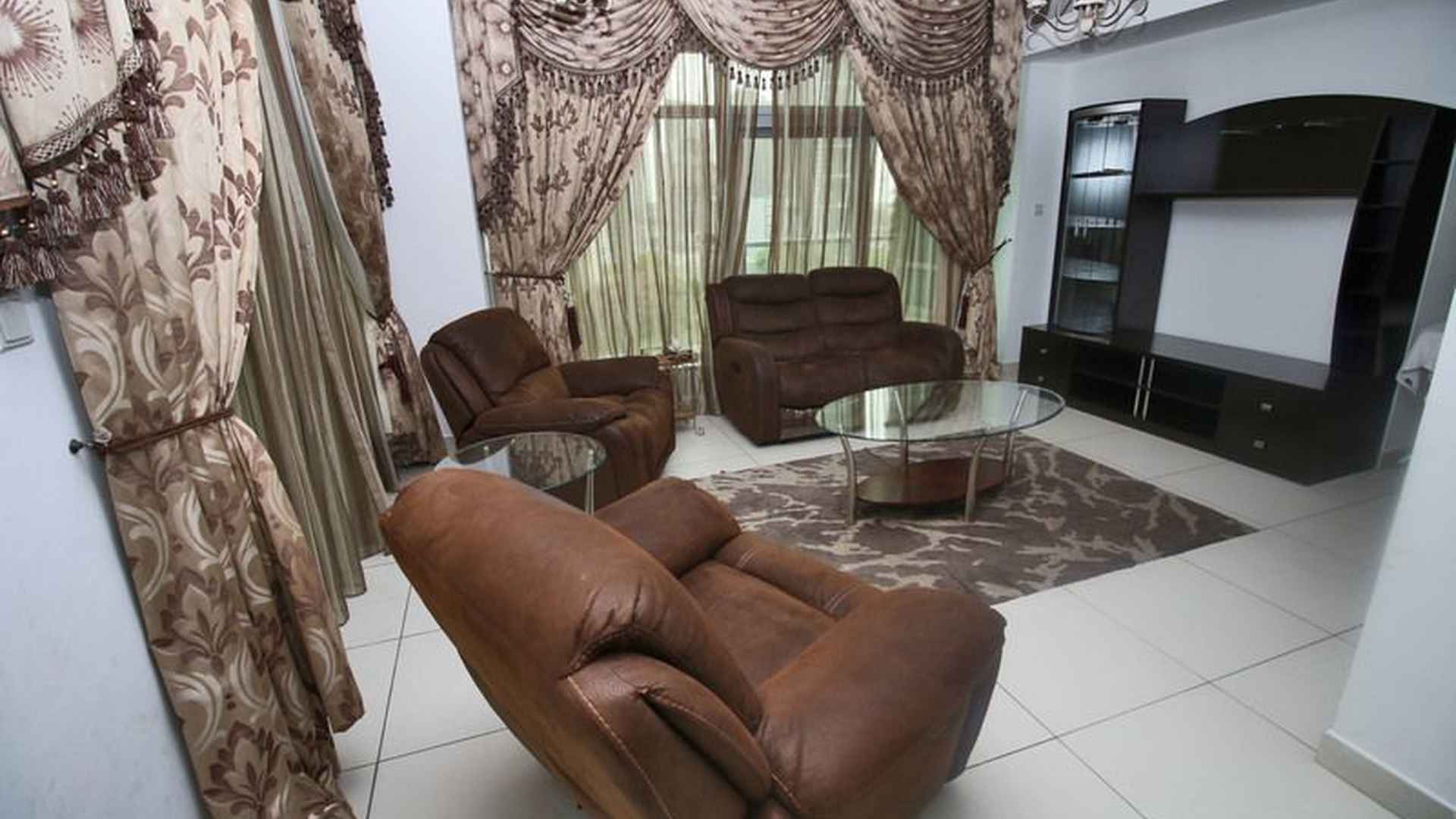 Elegant 2-bedroom apartment view with pool, The Lofts, Downtown Dubai skyline