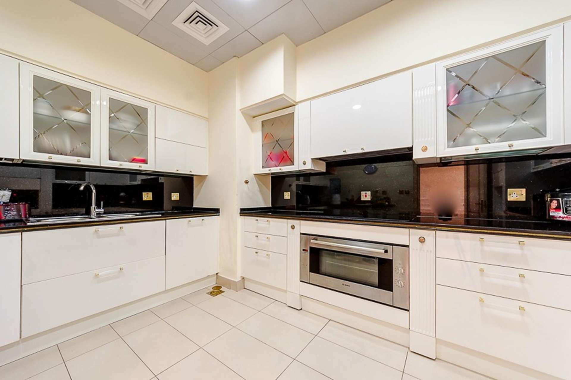 Modern kitchen in fully upgraded Tiara Residences apartment, Palm Jumeirah, for sale