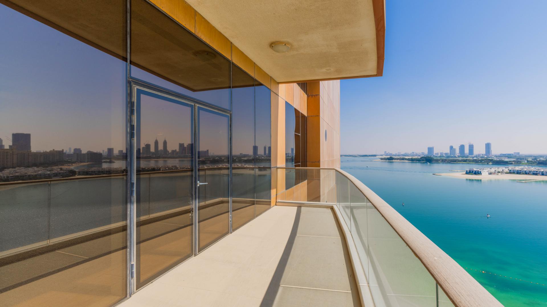 High-floor apartment balcony view at Tiara Residences, Palm Jumeirah overlooking the sea