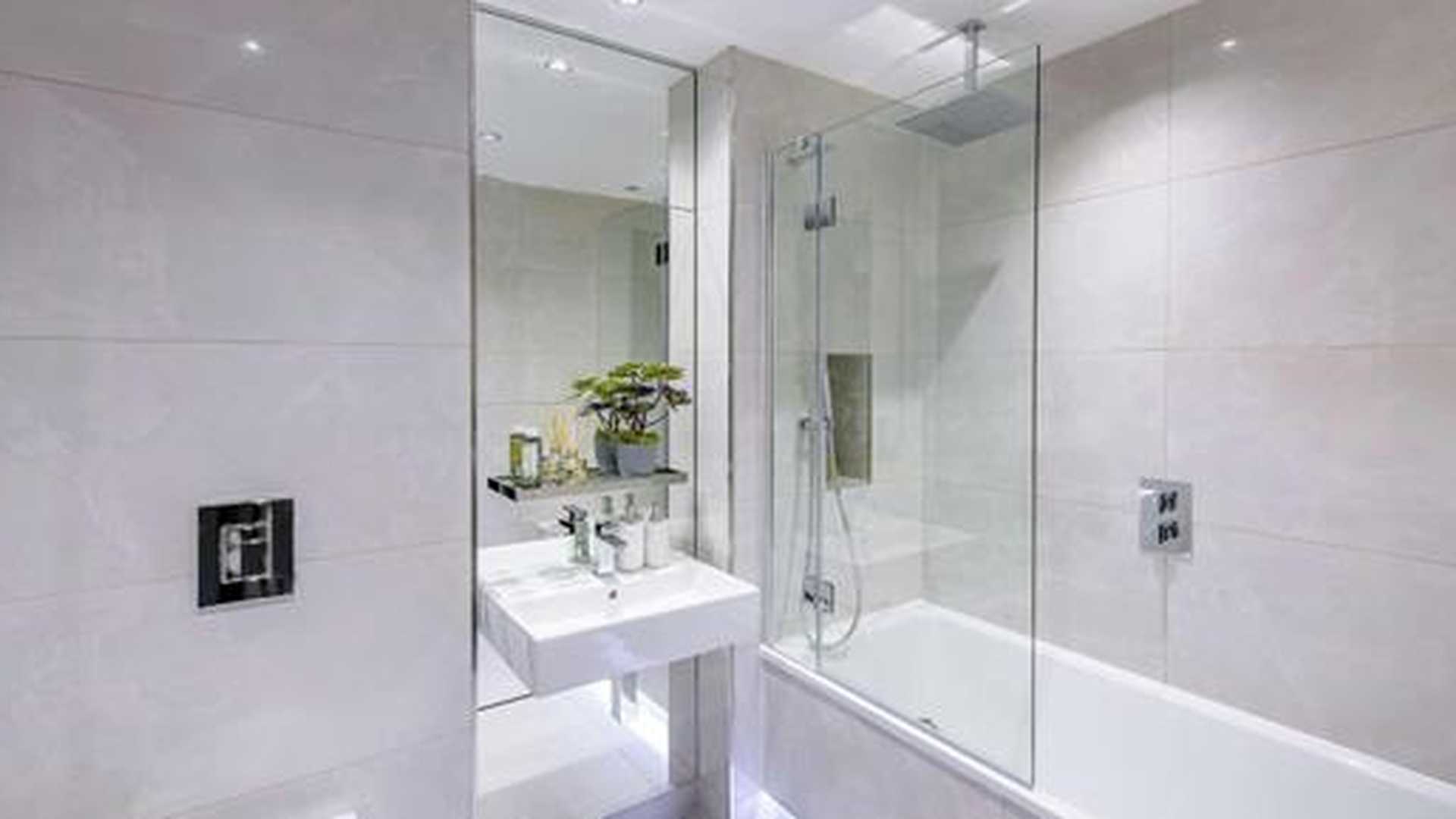 Modern kitchen in elegant two-bedroom apartment at Vista, Chelsea Bridge, Battersea, London