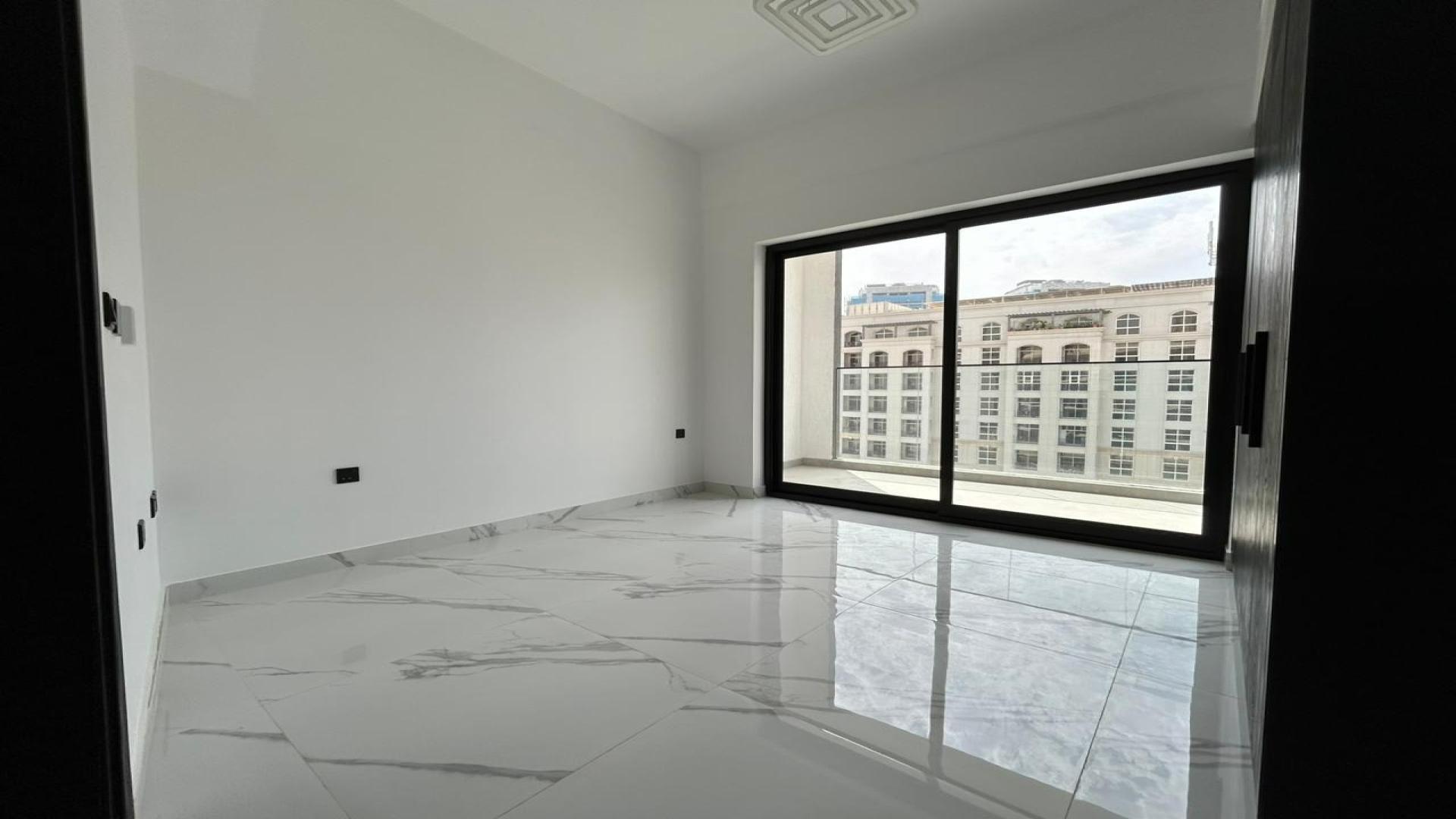 "Bright corner unit bedroom with large window in Gardenia Livings, Arjan apartment for sale.",Brand-new 2-bedroom apartment with large window and city view in Gardenia Livings, Arjan