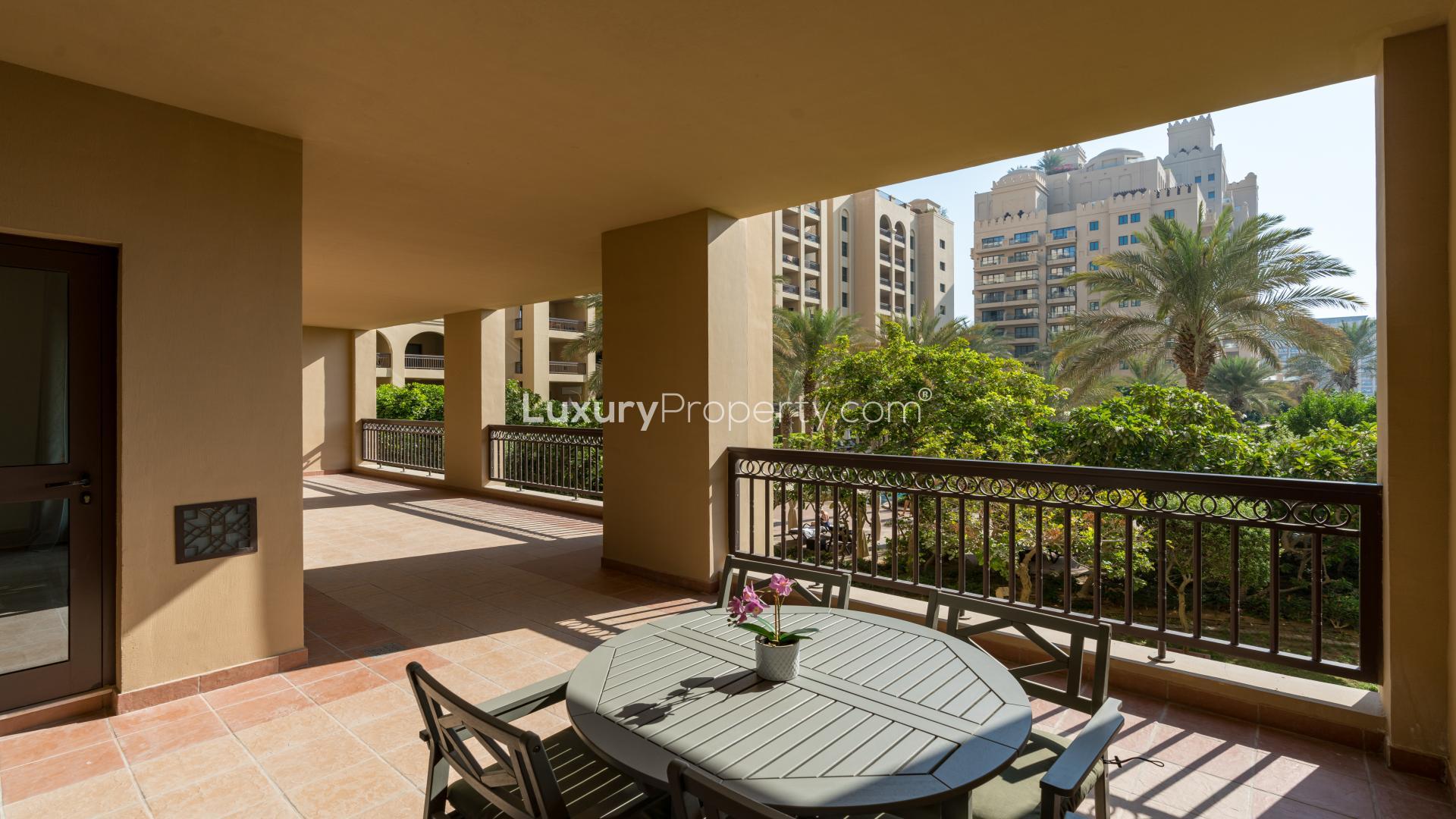 Luxurious living room in 2BR Fairmont Palm Residence North apartment, Palm Jumeirah