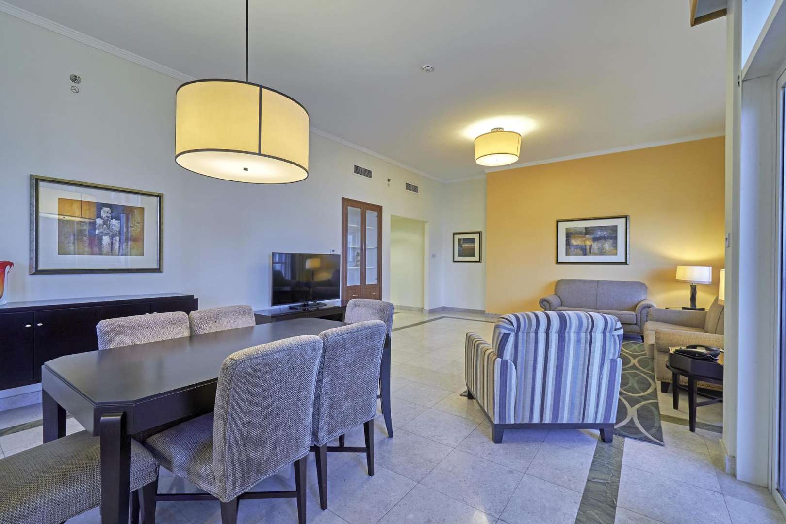 Tall luxury apartment building in Dubai Marina, Marriott Harbour Hotel and Suites