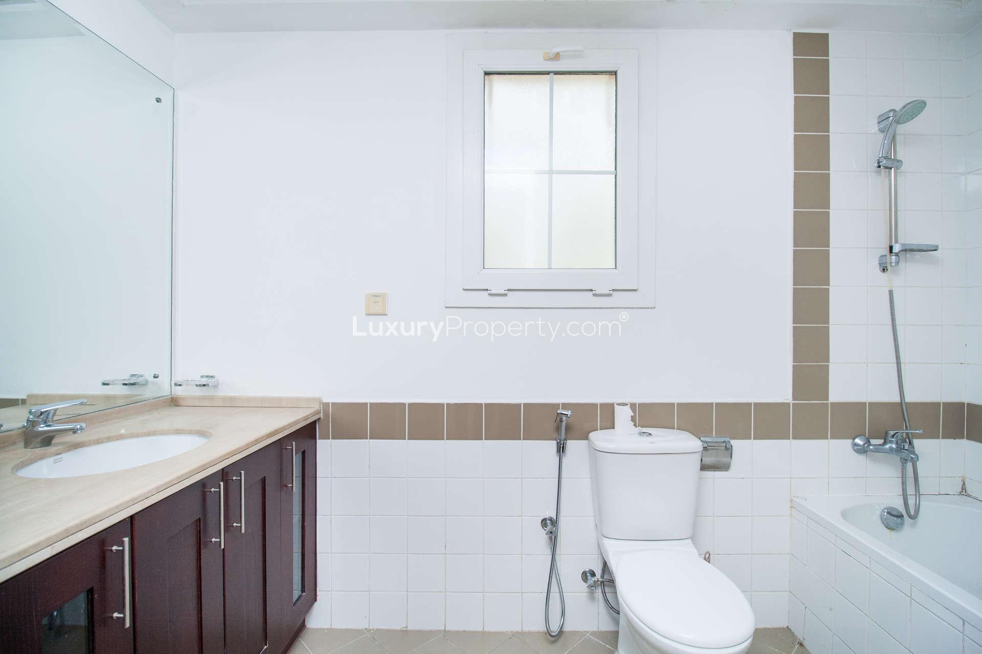 Bathroom in 2-bedroom townhouse for rent, Al Reem, Arabian Ranches