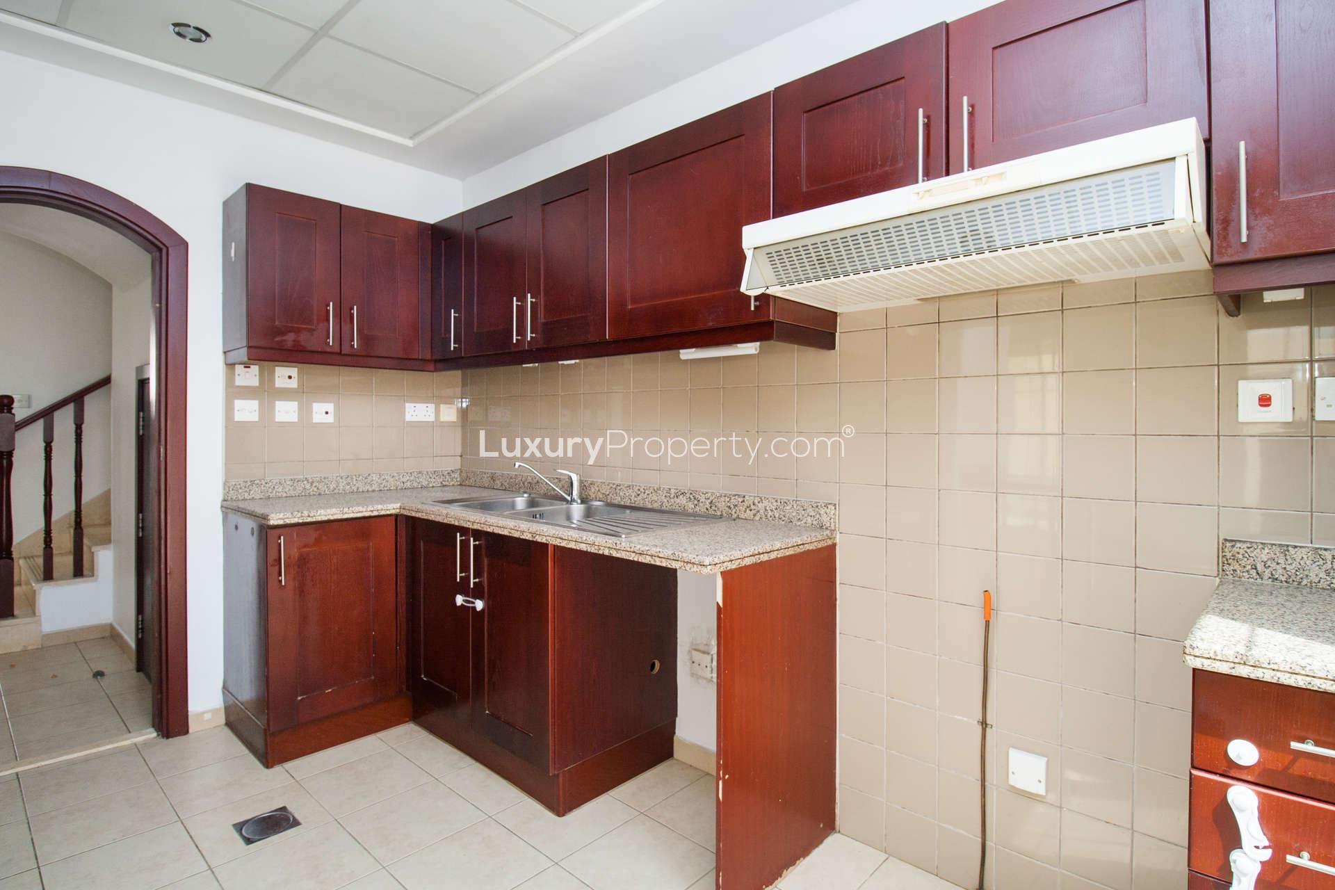 Modern kitchen in 2-bedroom townhouse for rent, Al Reem, Arabian Ranches