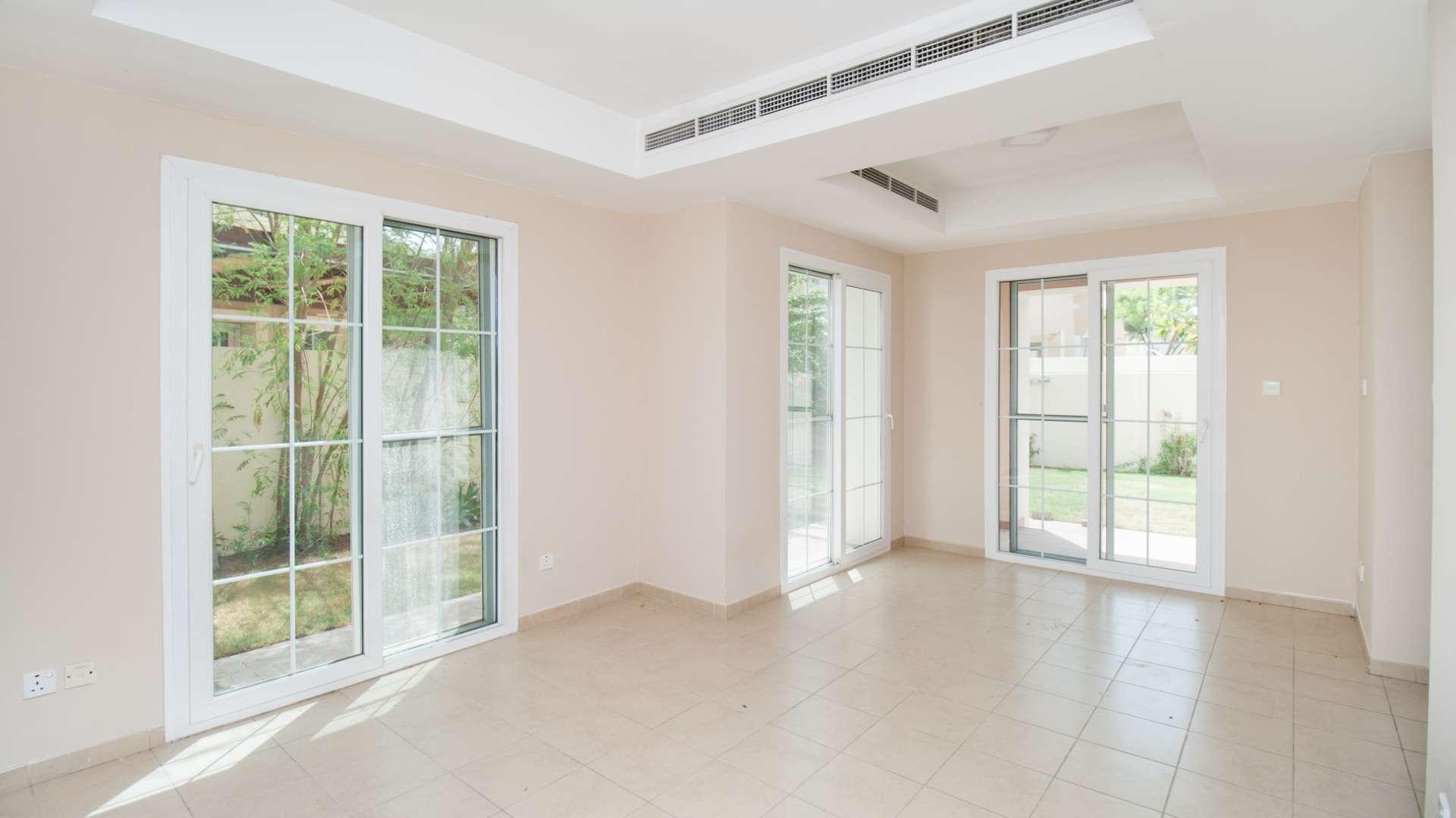 Beautiful Type 2E townhouse exterior with garden in Arabian Ranches, Al Reem, for rent