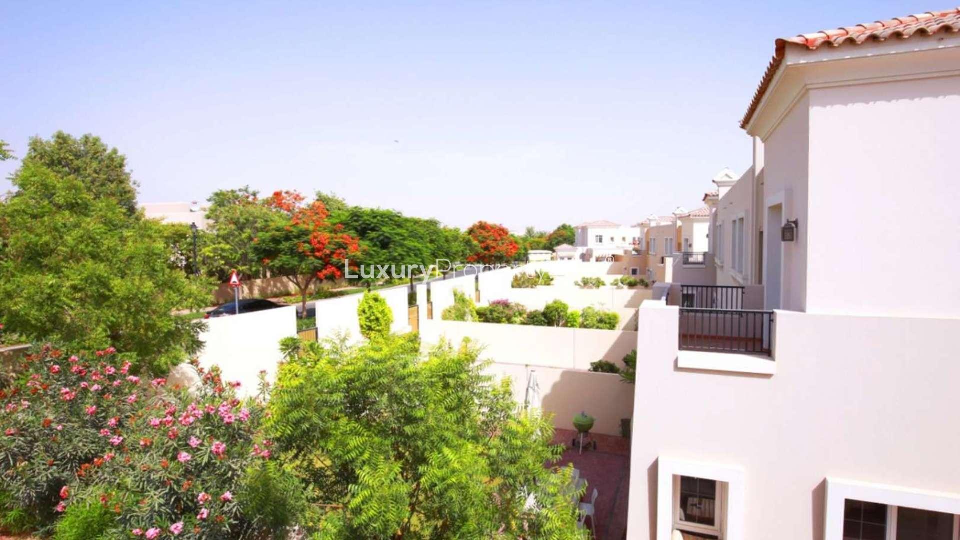 2 Bedroom Townhouse for Rent in Alma, Arabian Ranches with beautiful exterior and greenery
