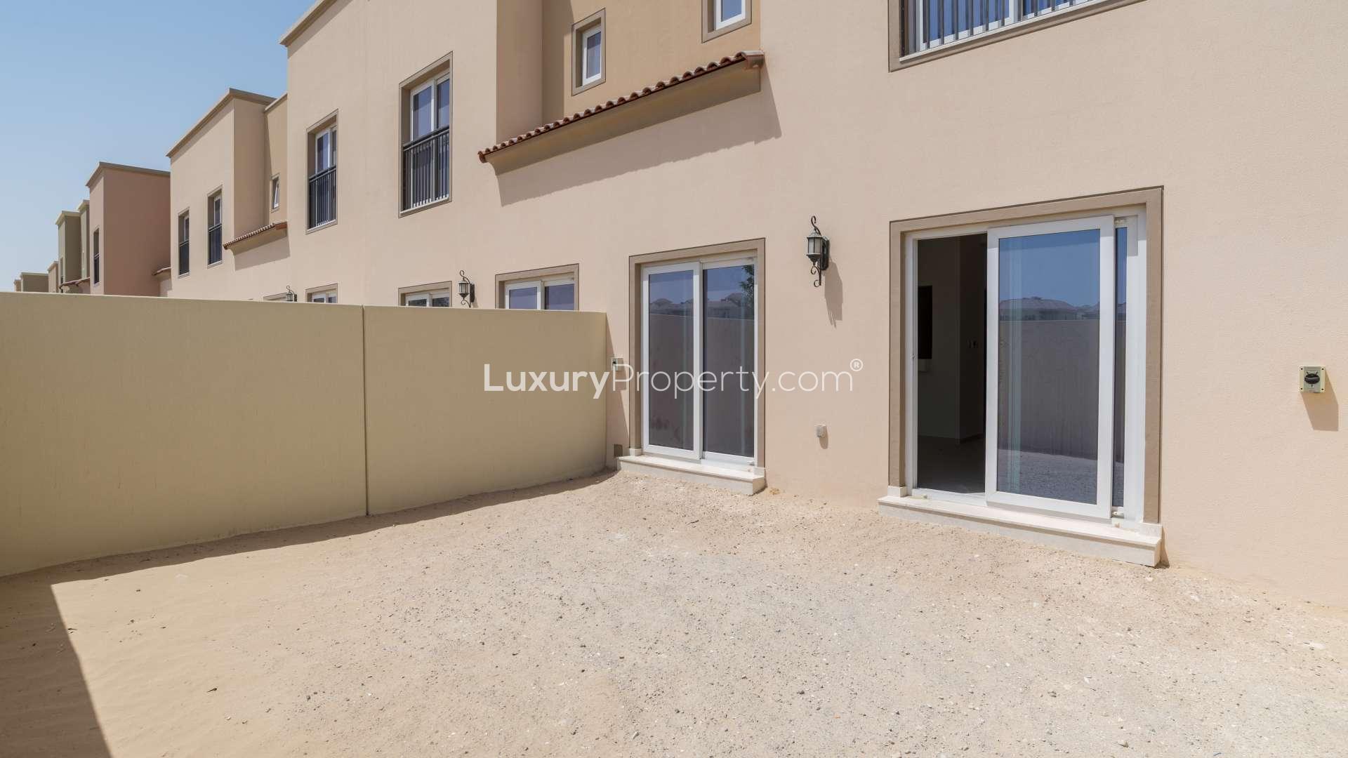 Modern bathroom in 2-bedroom townhouse for sale, Amaranta 1, Villanova, Dubai Land