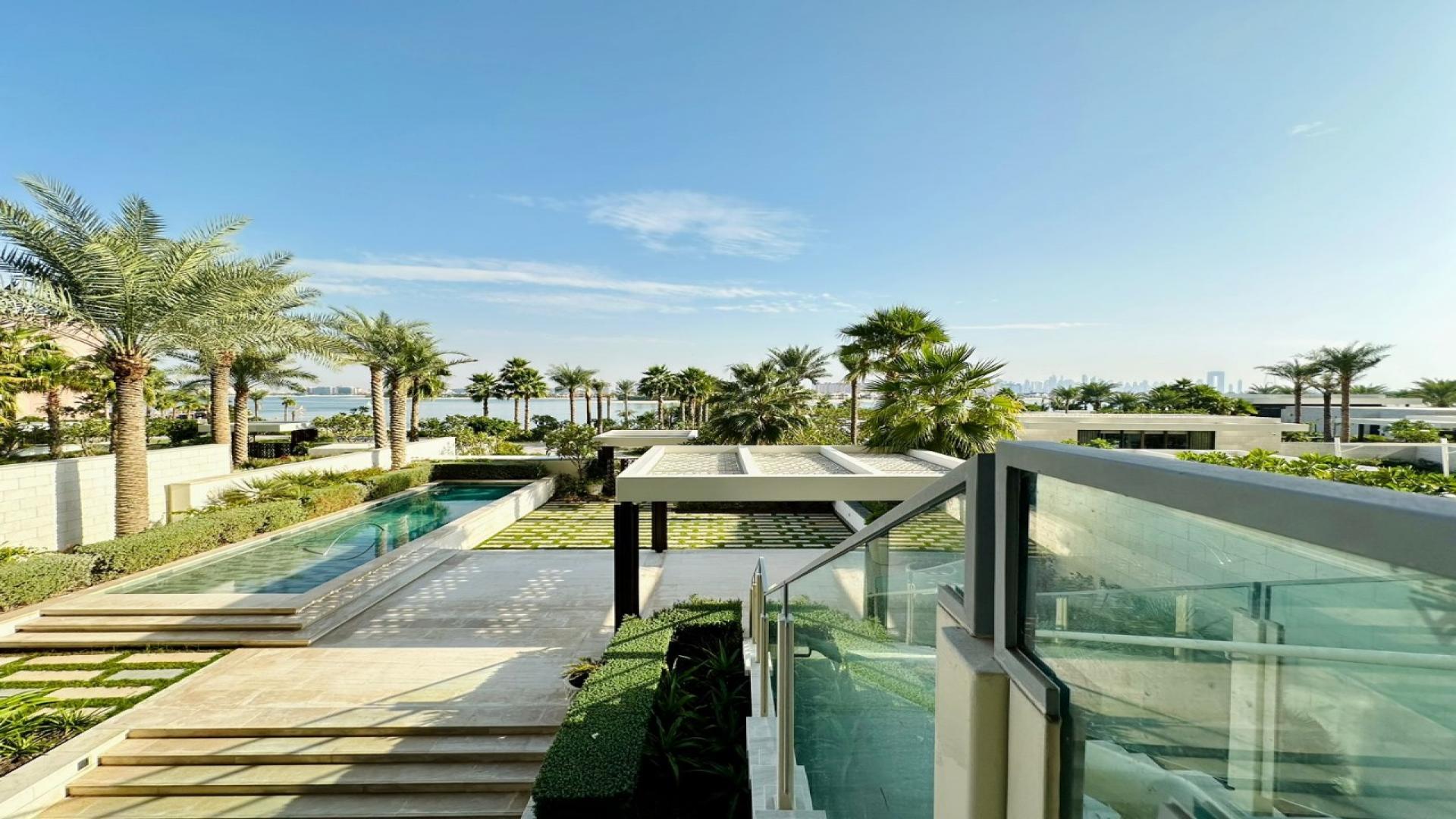 Luxurious townhouse with private pool and garden view in Palm Jumeirah, Atlantis Residences