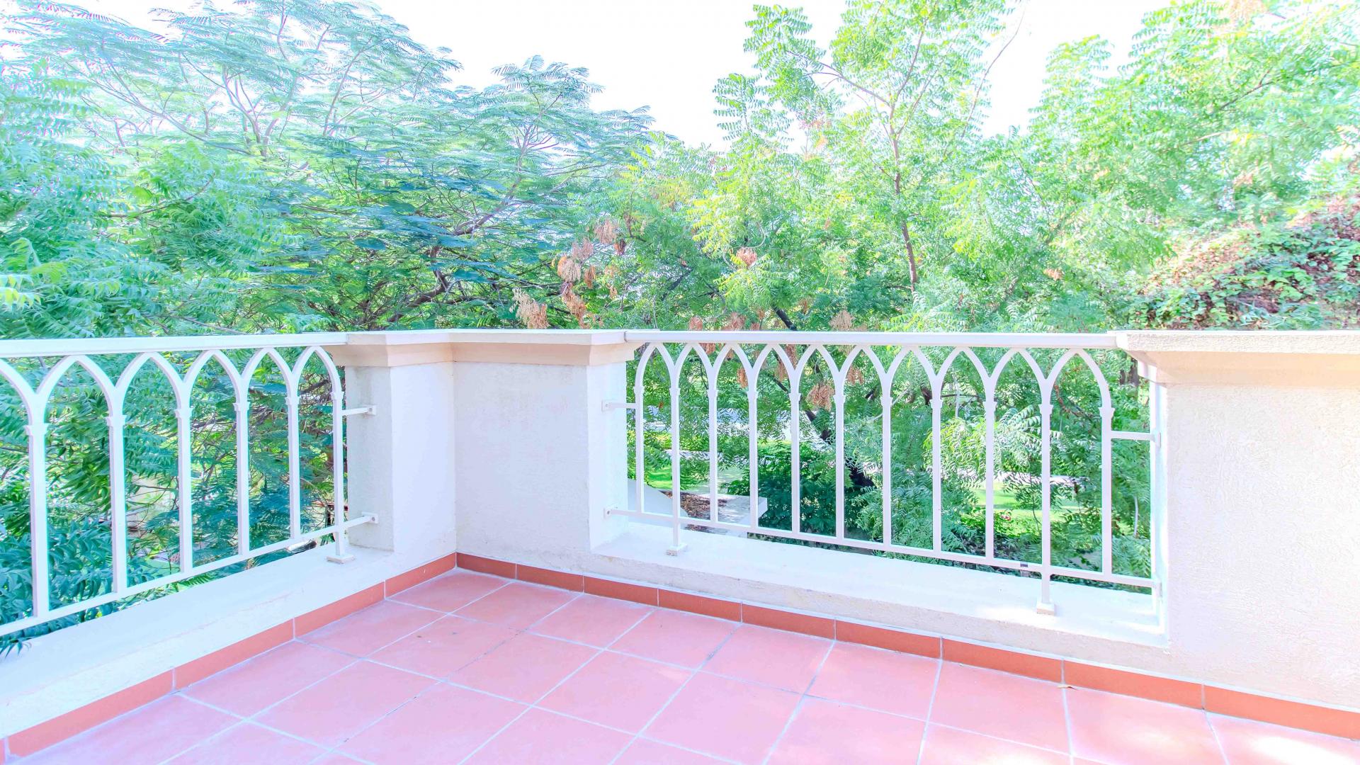 Bright living room with wooden floors in Springs 12 villa for rent